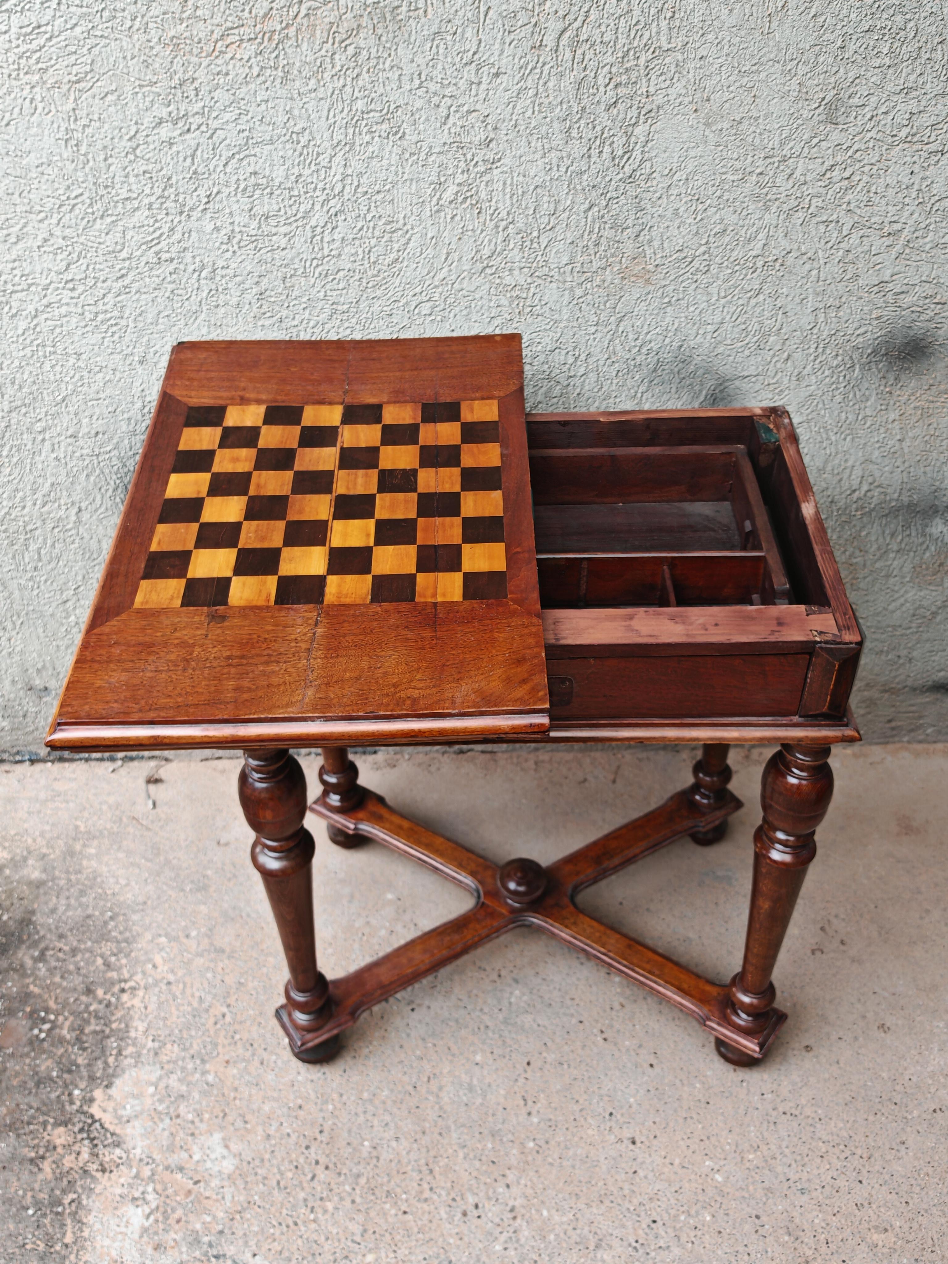 Antique Victorian Gaming Table for chess and card games, England 19th Century For Sale 6