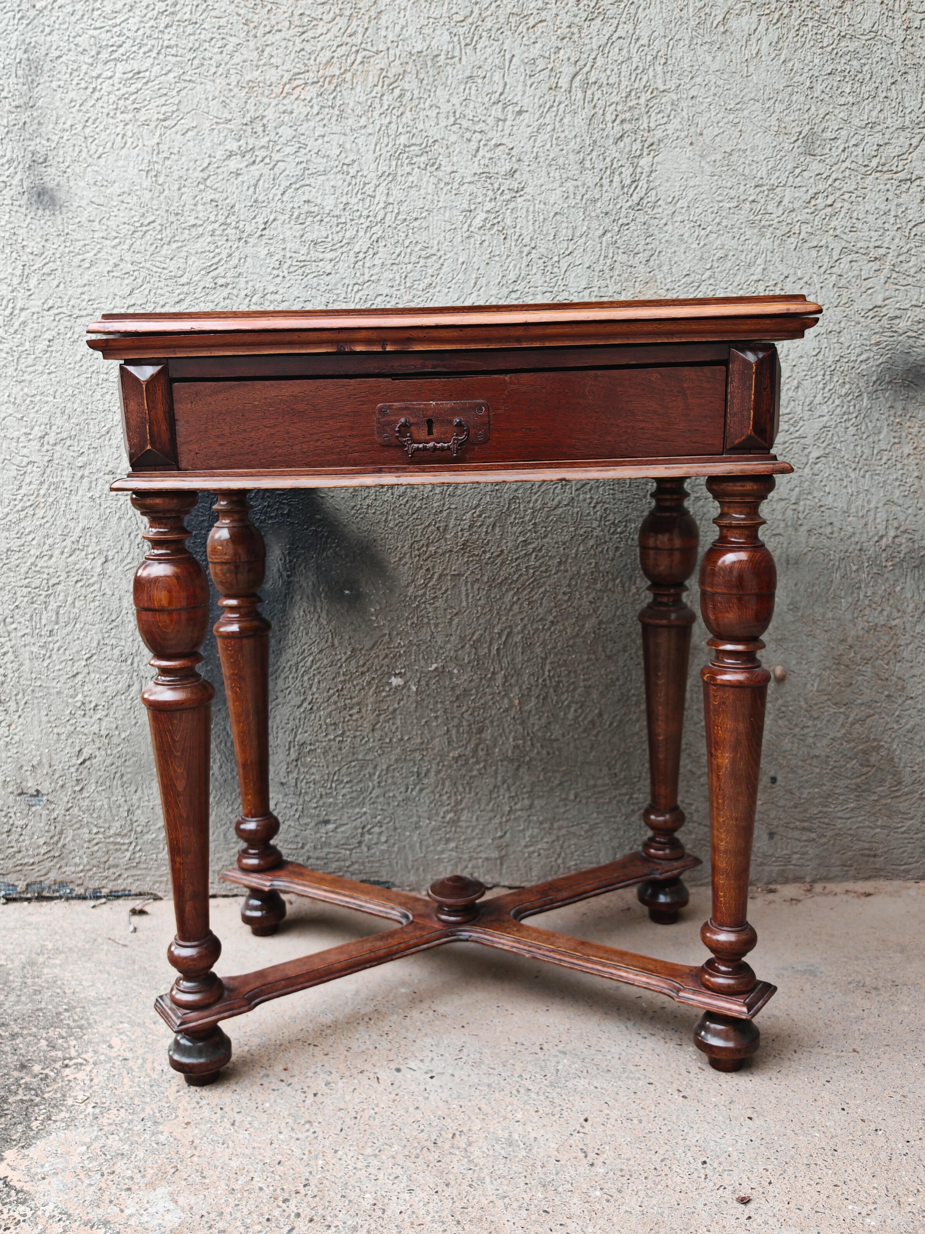 Antique Victorian Gaming Table for chess and card games, England 19th Century For Sale 8