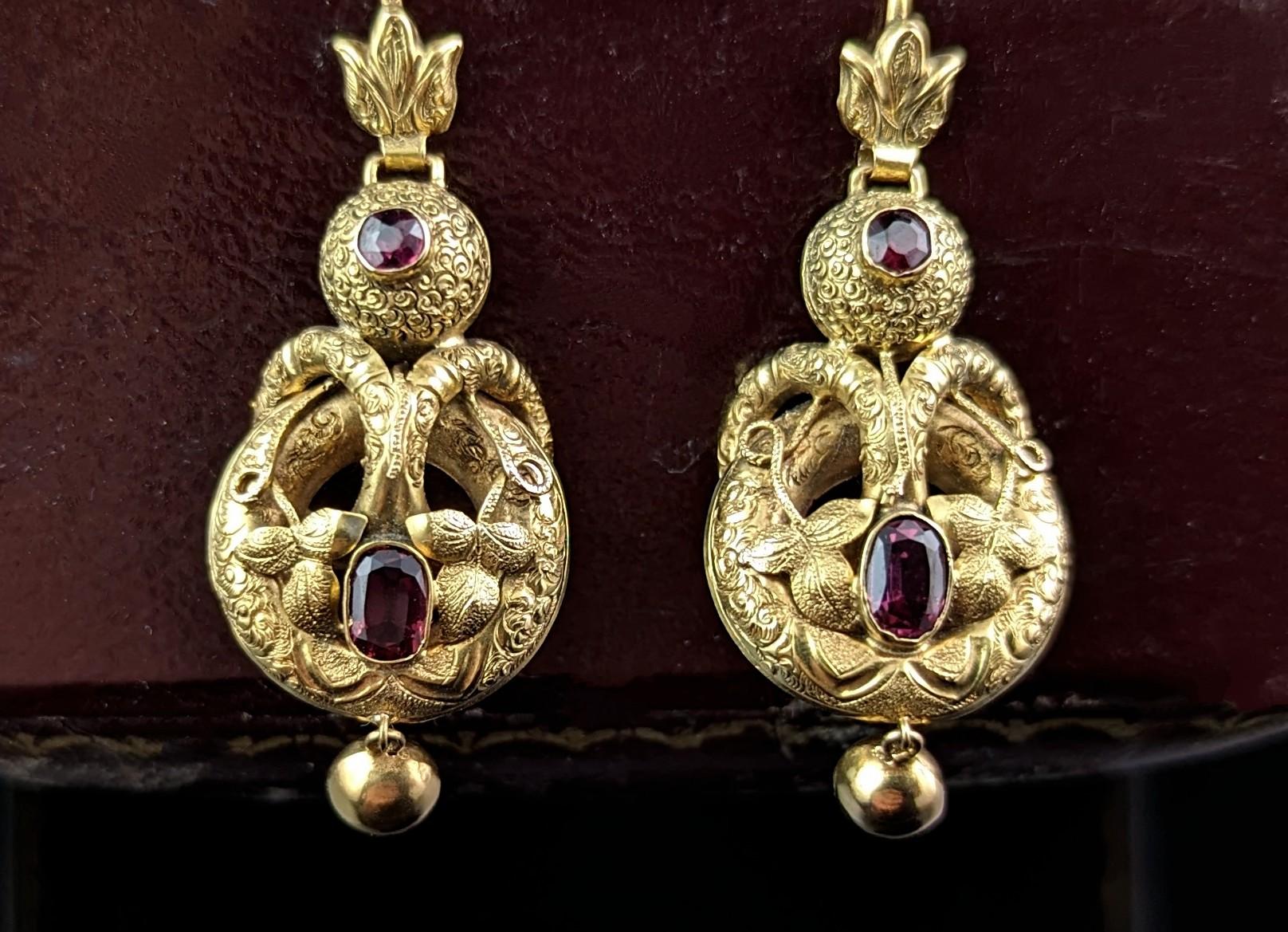 Antique Victorian Garnet Drop Earrings, 18 Carat Gold, Leaves and Vine For Sale 2