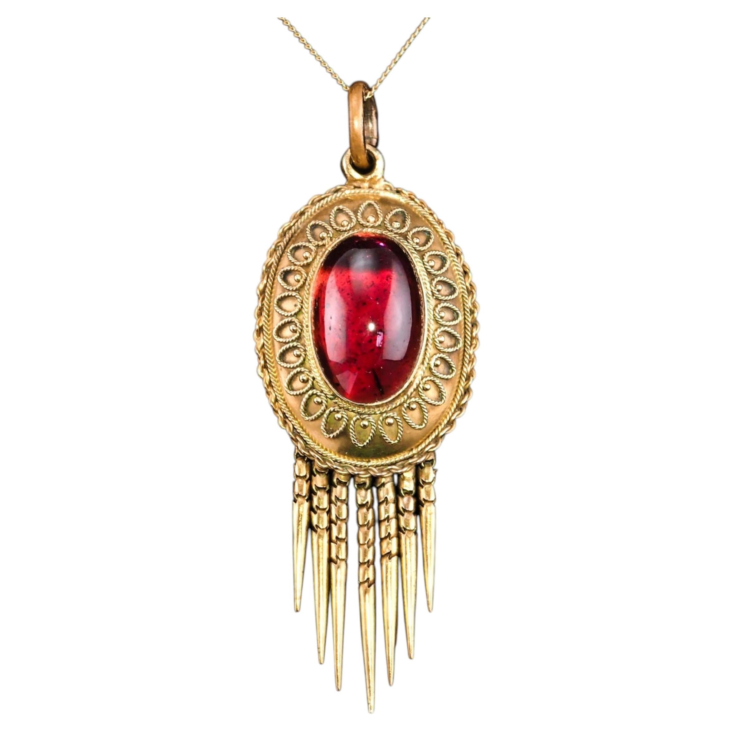 Collana con pendente in stile etrusco vittoriano con granato, in oro 15 carati - 1880 circa
