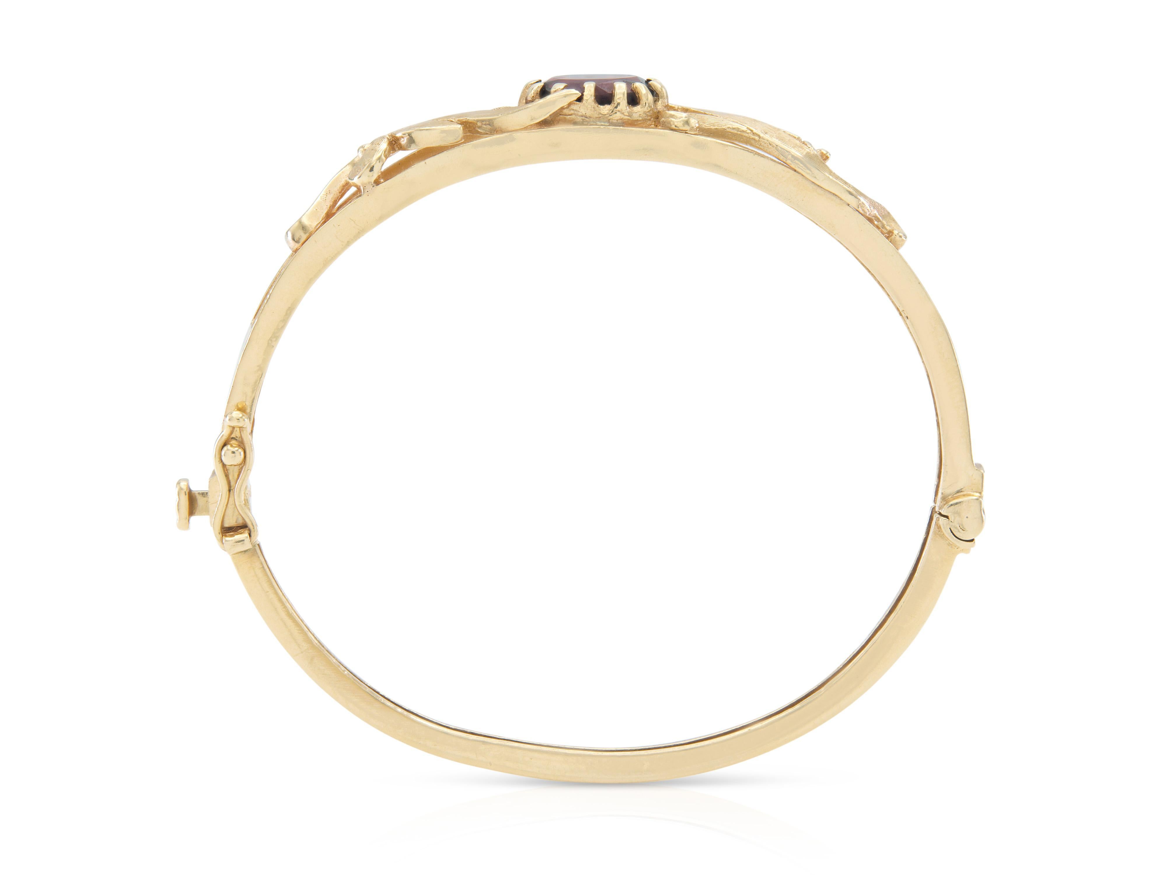 Taille ovale Bracelet à charnière en grenat et or de l'époque victorienne en vente