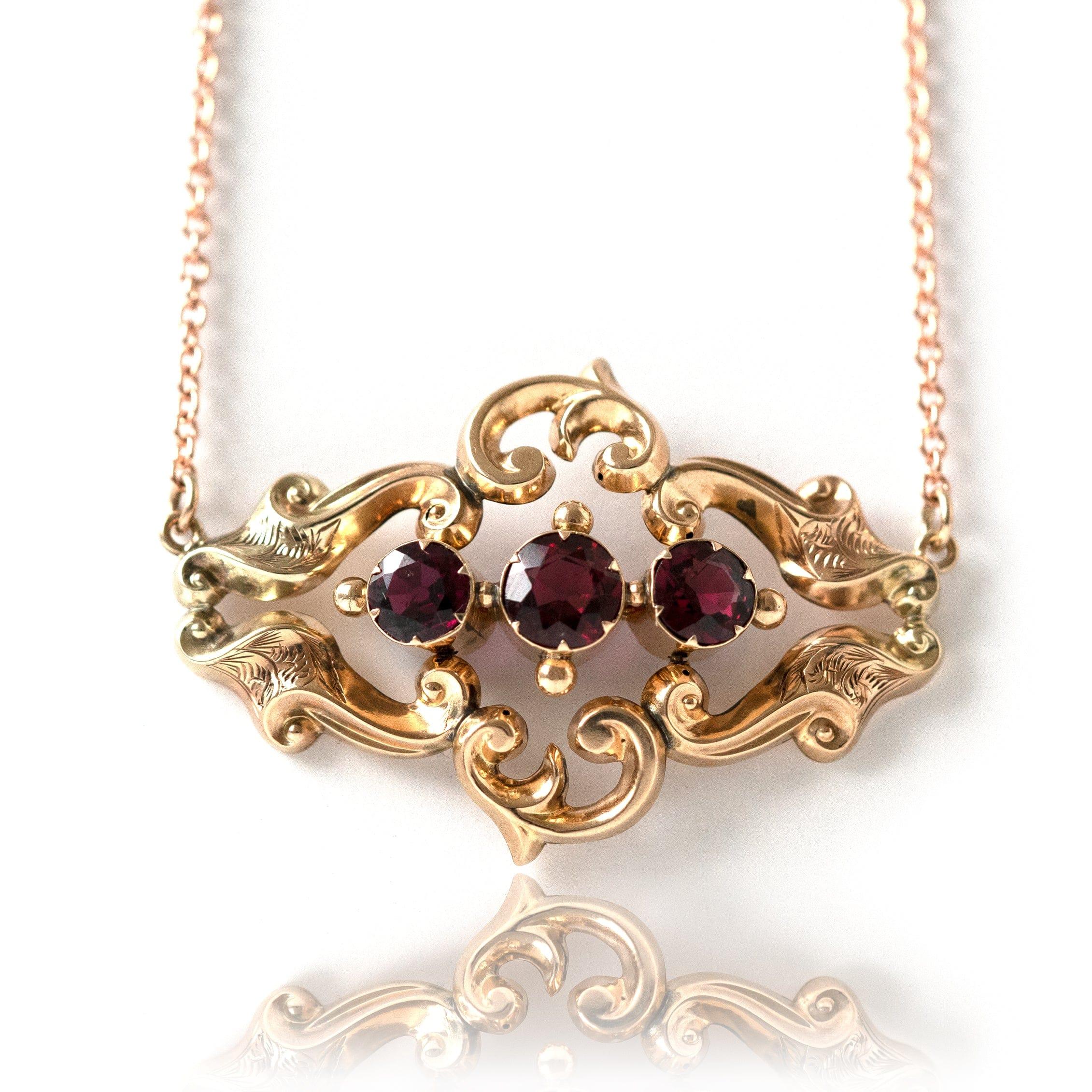Antique Victorian Garnet Gold Ornate Necklace In Excellent Condition For Sale In London, GB