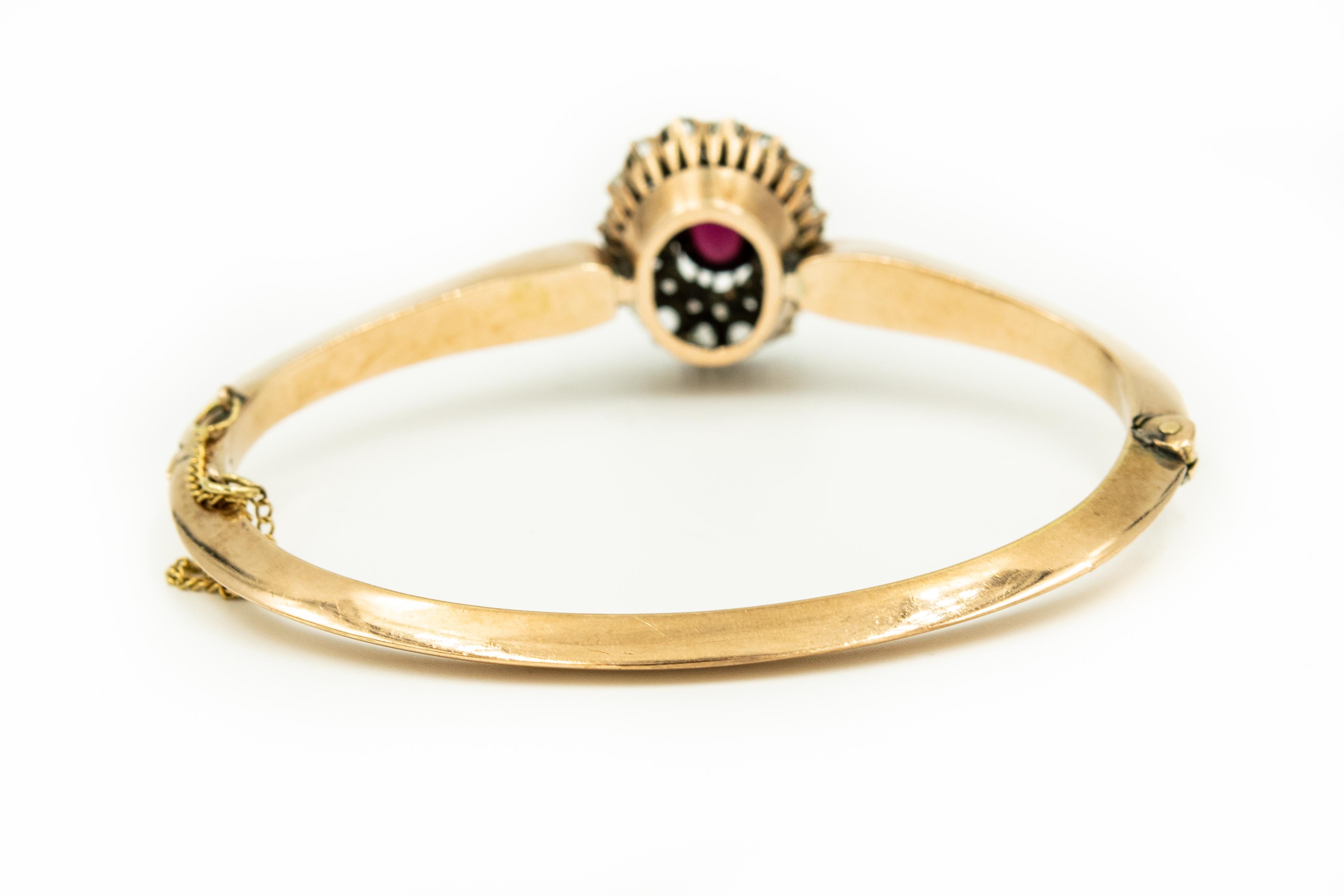 Antique Victorian Garnet Rose Cut Diamond Gold Bangle Bracelet In Good Condition For Sale In Miami Beach, FL