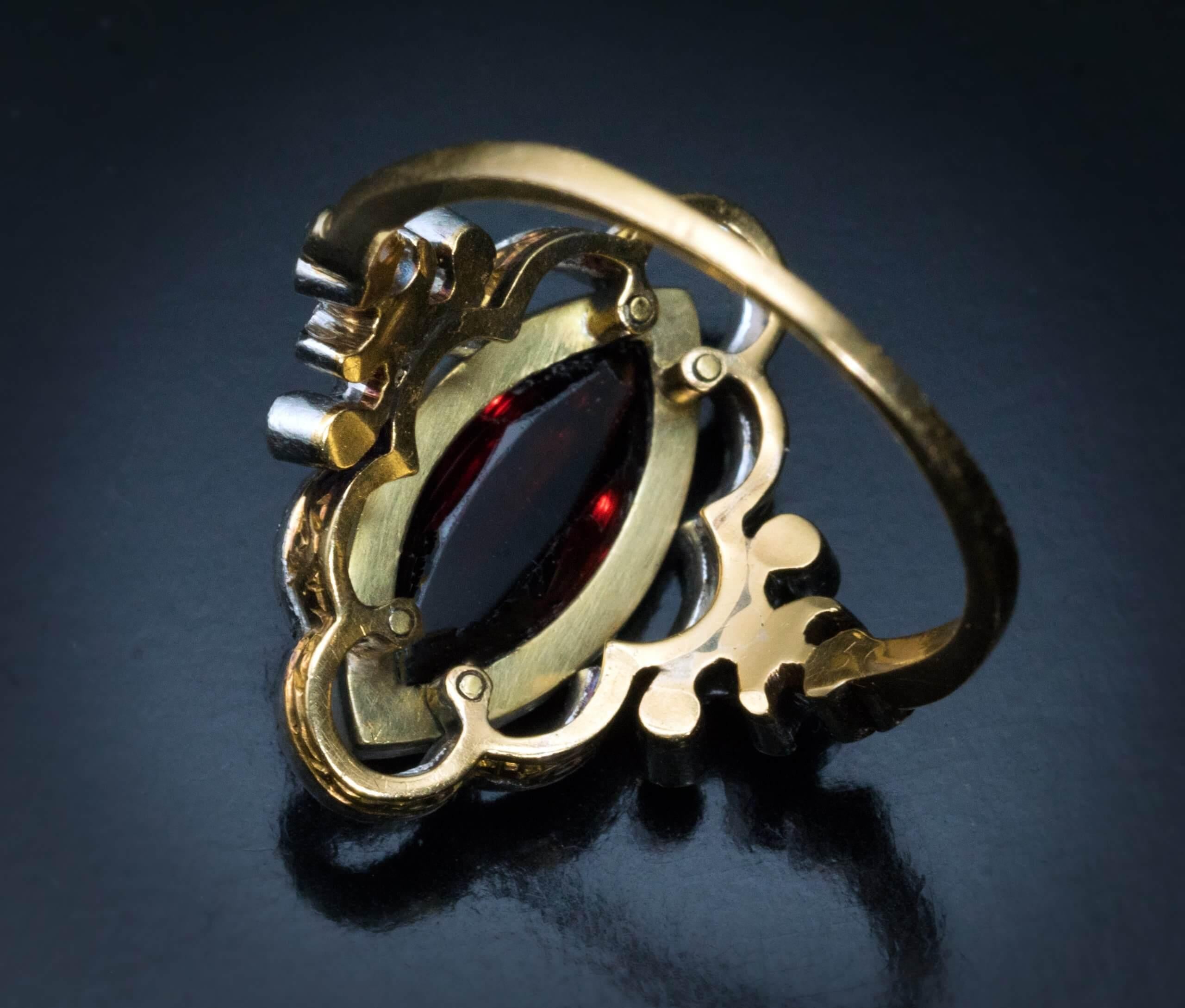 Antique Victorian Garnet Rose Cut Diamond Ring In Excellent Condition For Sale In Chicago, IL