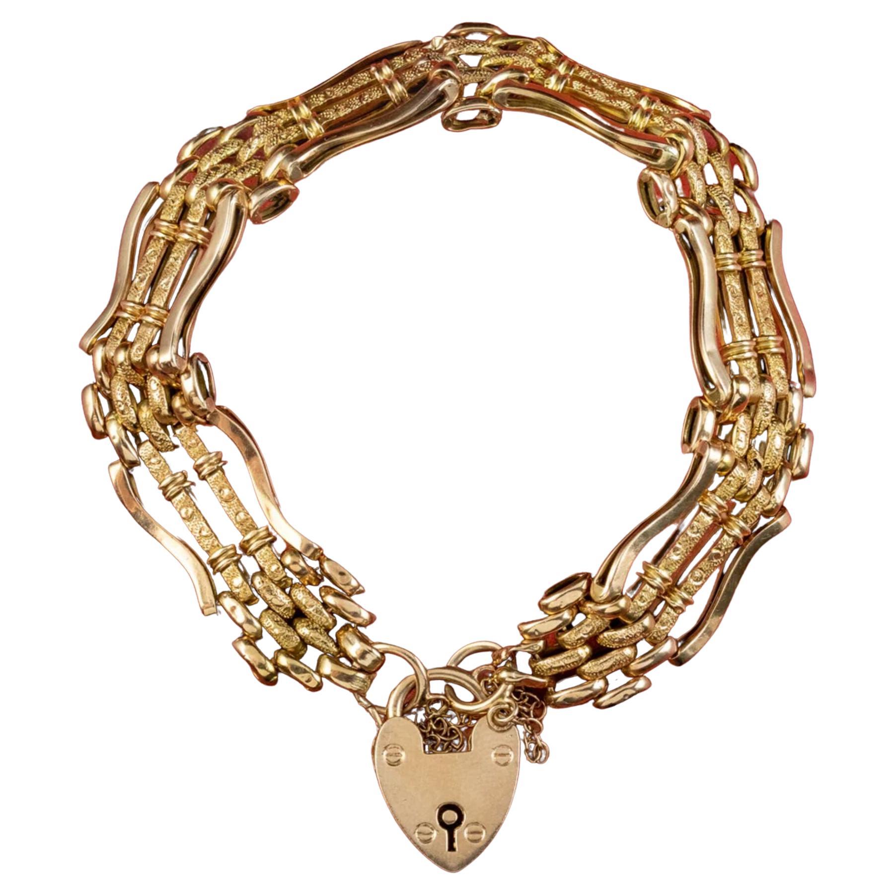 Antique Victorian Gate Bracelet in 9 Carat Gold with Heart Padlock, circa 1900 For Sale