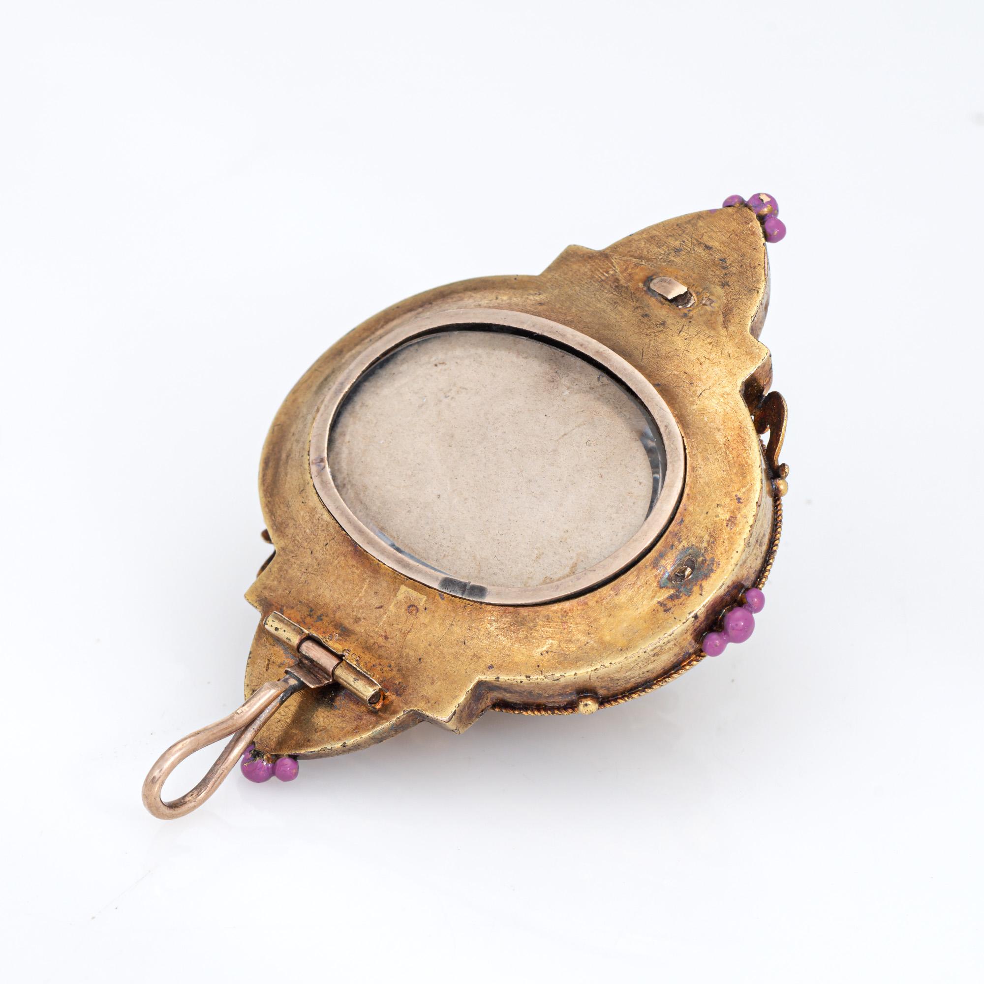 Vittoriano Antico ciondolo vittoriano in pietra preziosa, smalto, oro giallo 14k, chiave greca etrusca in vendita