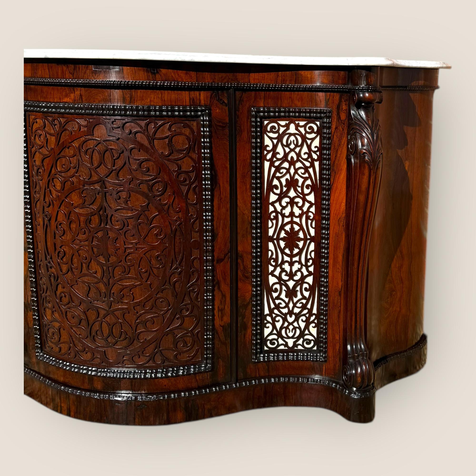 Antique Victorian Gillows Rosewood Credenza Sideboard – Serpentine Marble Top en venta 4