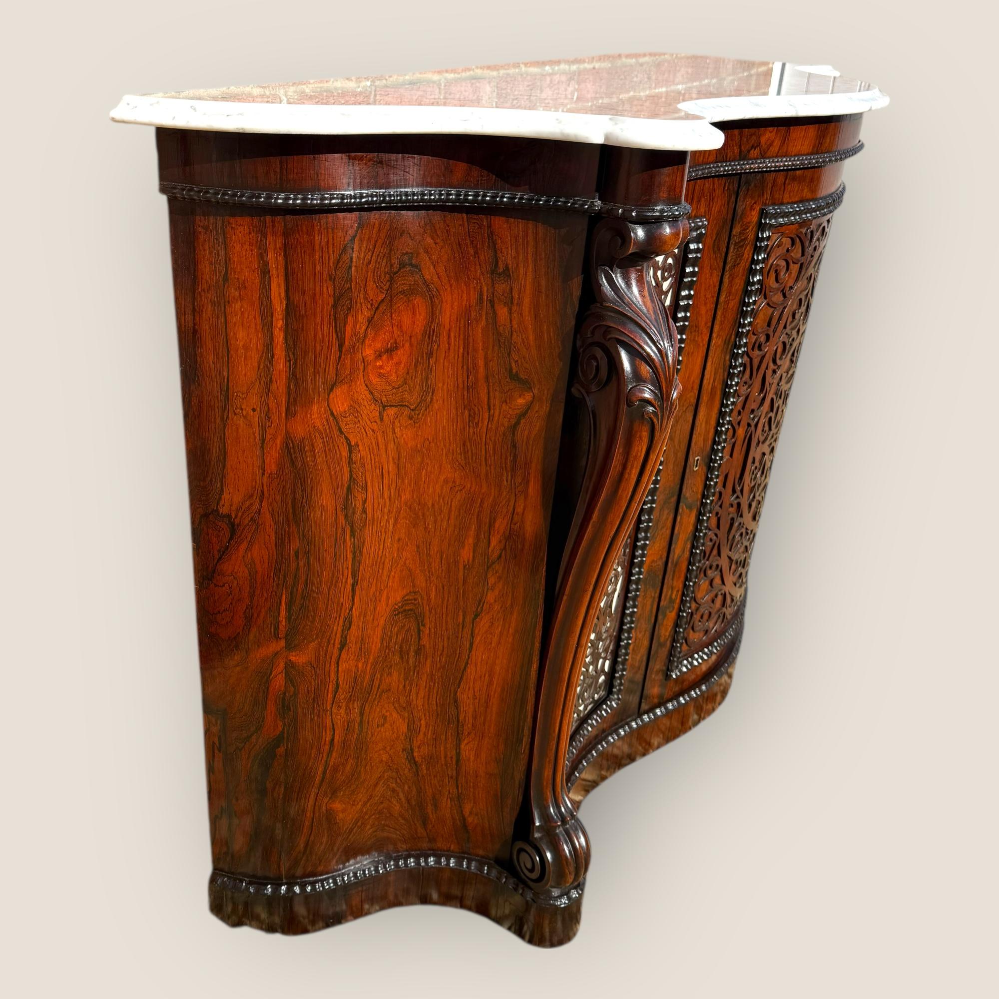 Antique Victorian Gillows Rosewood Credenza Sideboard – Serpentine Marble Top Tela en venta