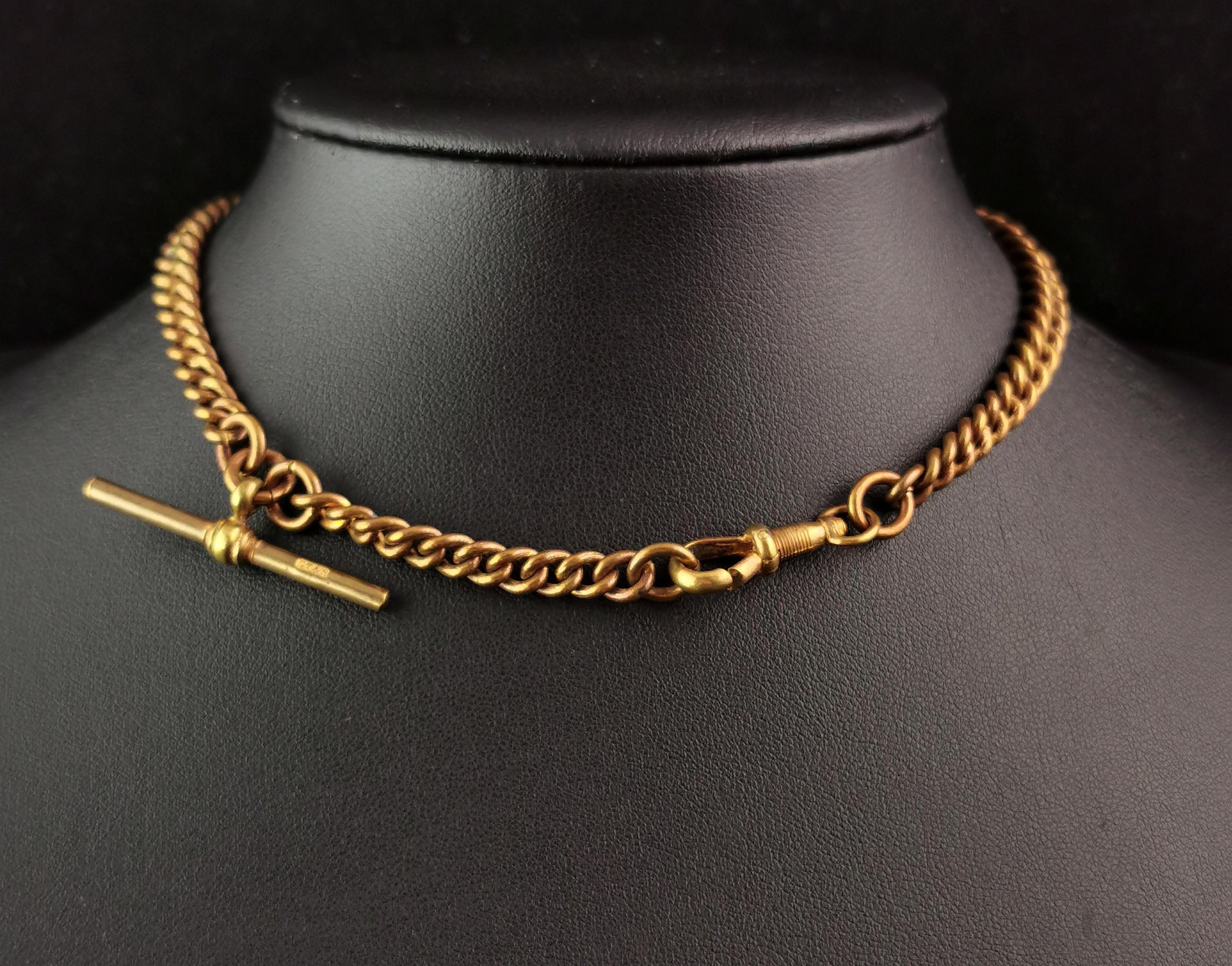 A handsome antique Victorian era gilt brass Albert chain.

A chunky curb link chain with a dog clip fastener and a t bar.

It is a golden gilt wash over brass and is a nice solid piece.

Perfect for holding your favourite antique pocket watch or fob