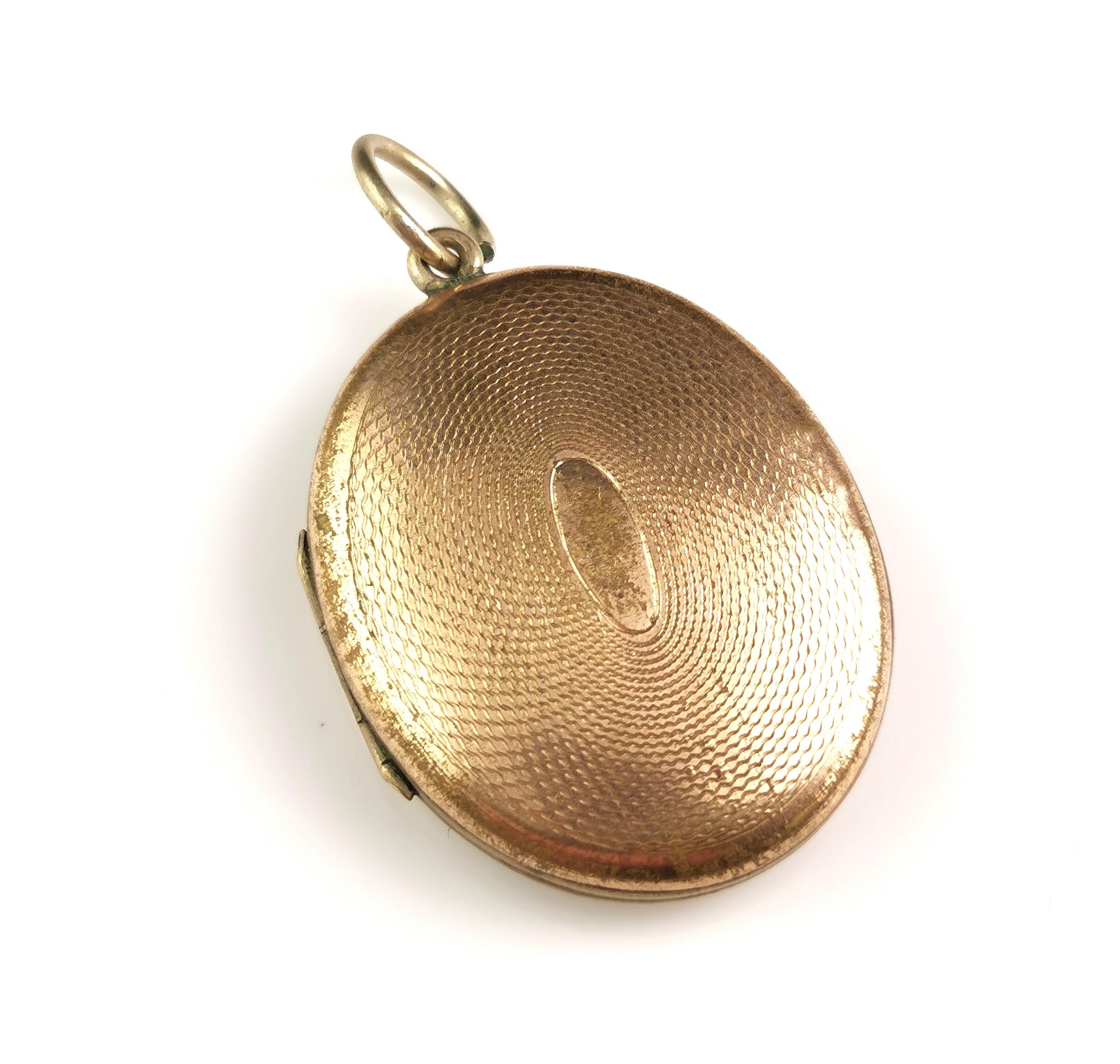 Antique Victorian gilt locket pendant  In Fair Condition In NEWARK, GB
