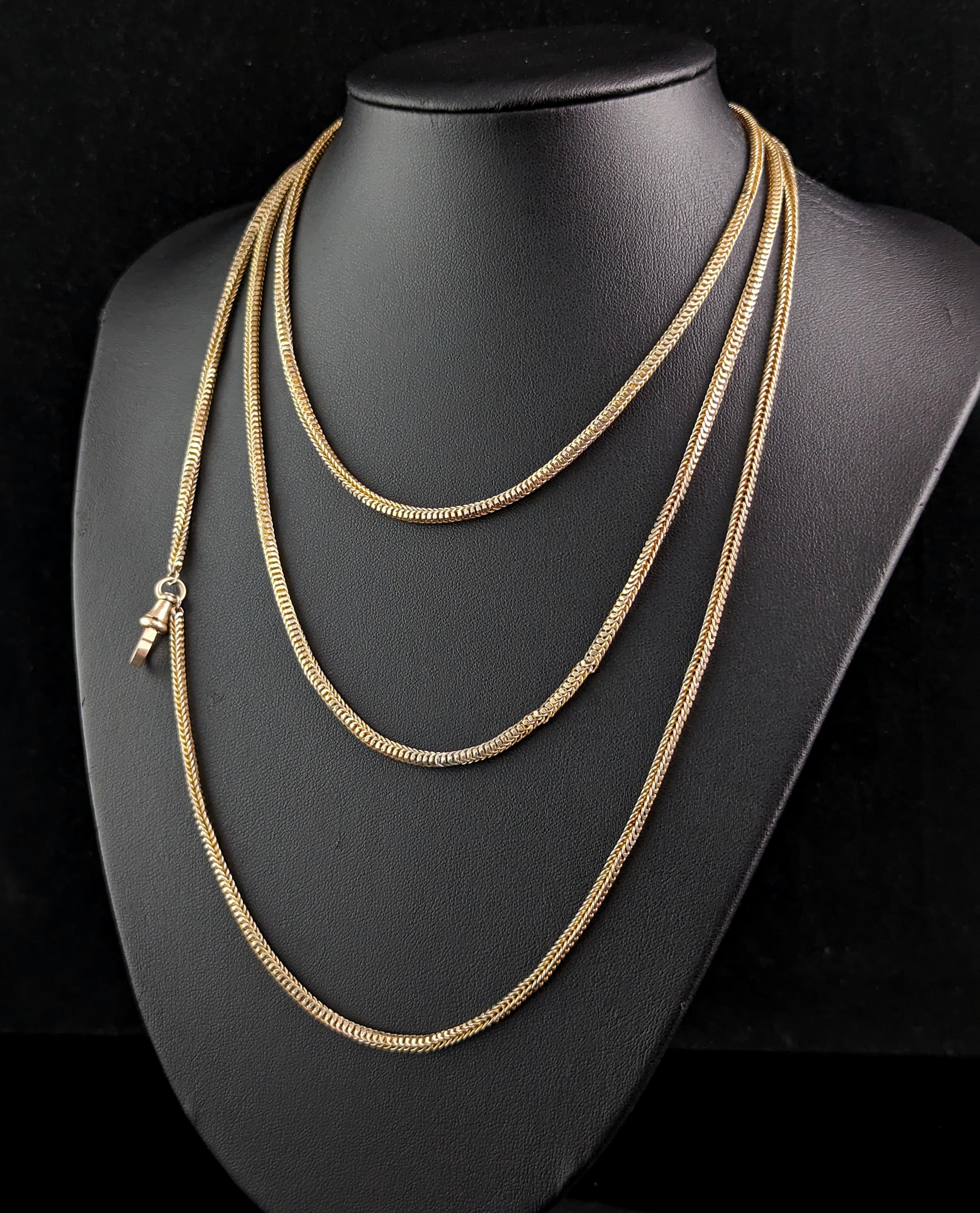 Antique Victorian gilt metal longuard chain necklace, muff chain  In Fair Condition For Sale In NEWARK, GB