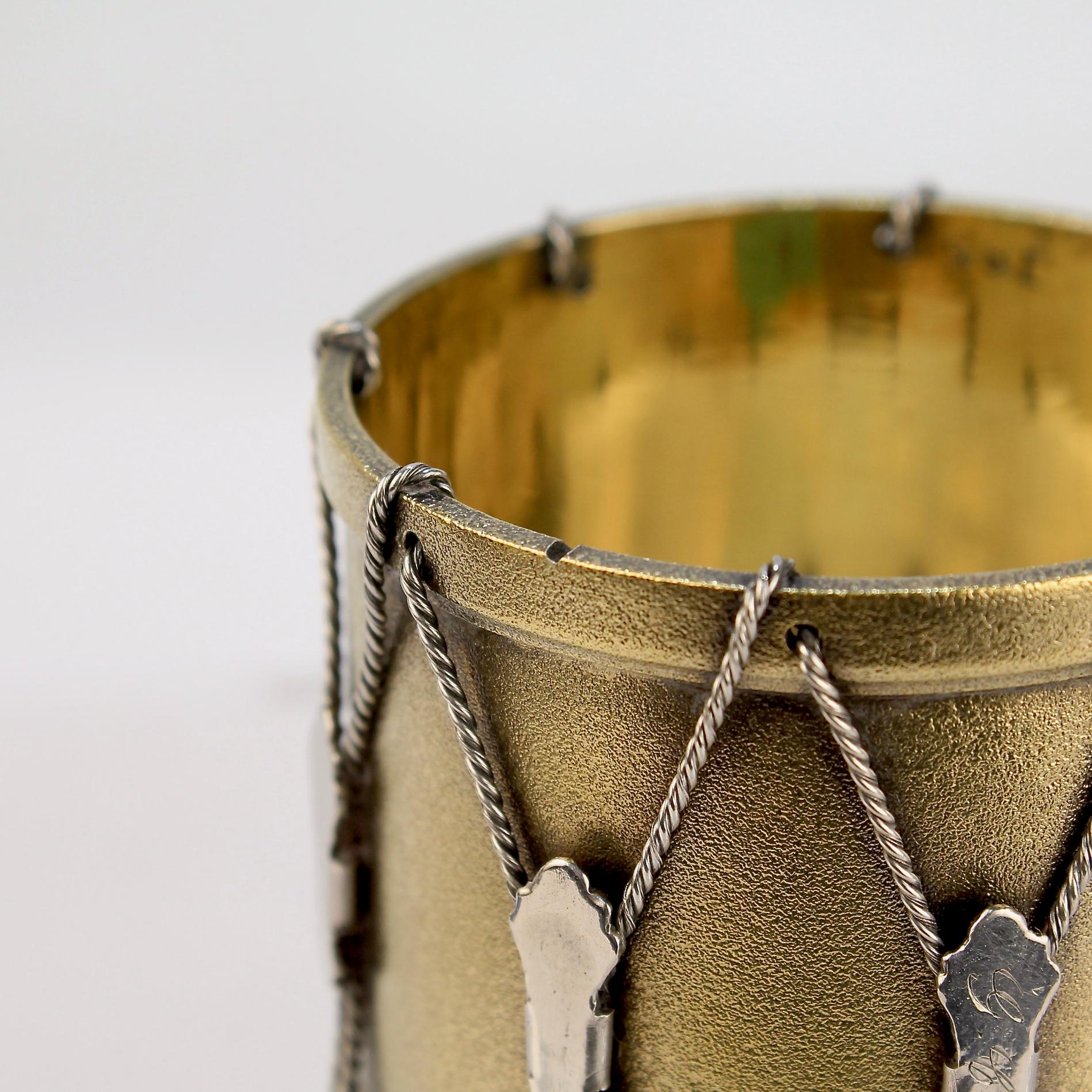 Antiker viktorianischer Serviettenring und Etui aus vergoldetem Sterlingsilber in Form einer Trommel im Angebot 5