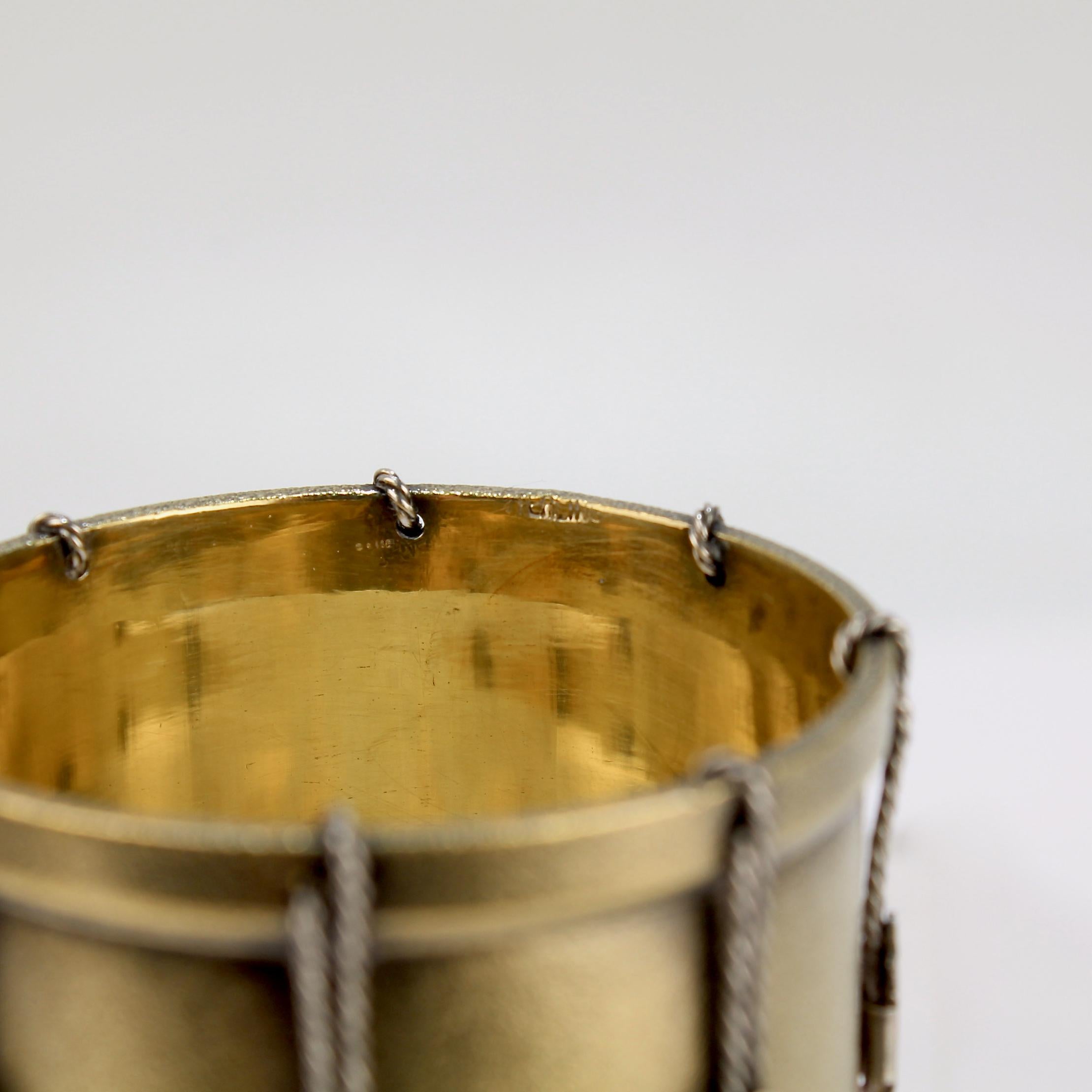 Antiker viktorianischer Serviettenring und Etui aus vergoldetem Sterlingsilber in Form einer Trommel im Angebot 6