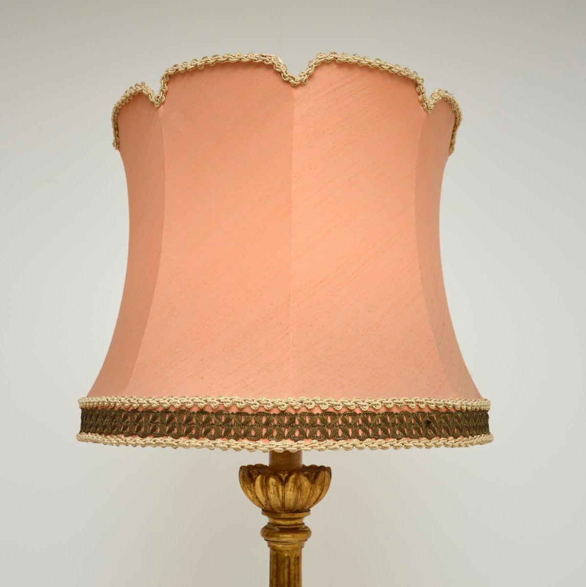Victorien tardif Lampadaire victorien ancien en bois doré en vente