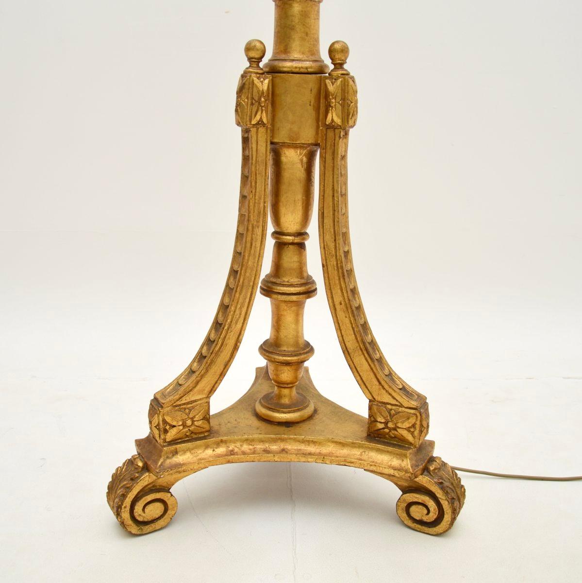 Bois doré Lampadaire victorien ancien en bois doré en vente
