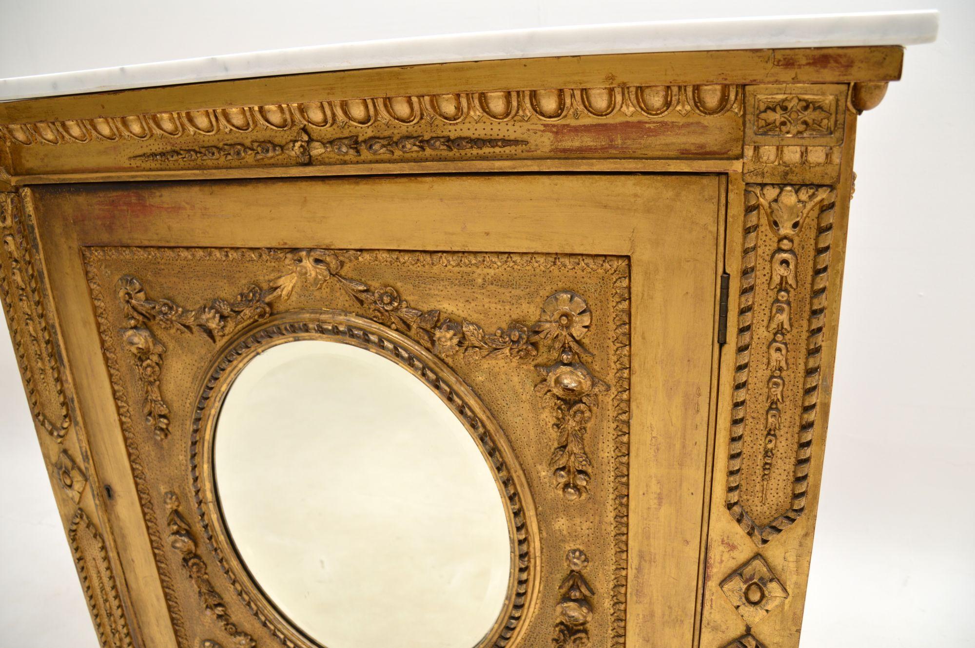 Antiker viktorianischer vergoldeter Holz-Marmor-Schrank im Angebot 4
