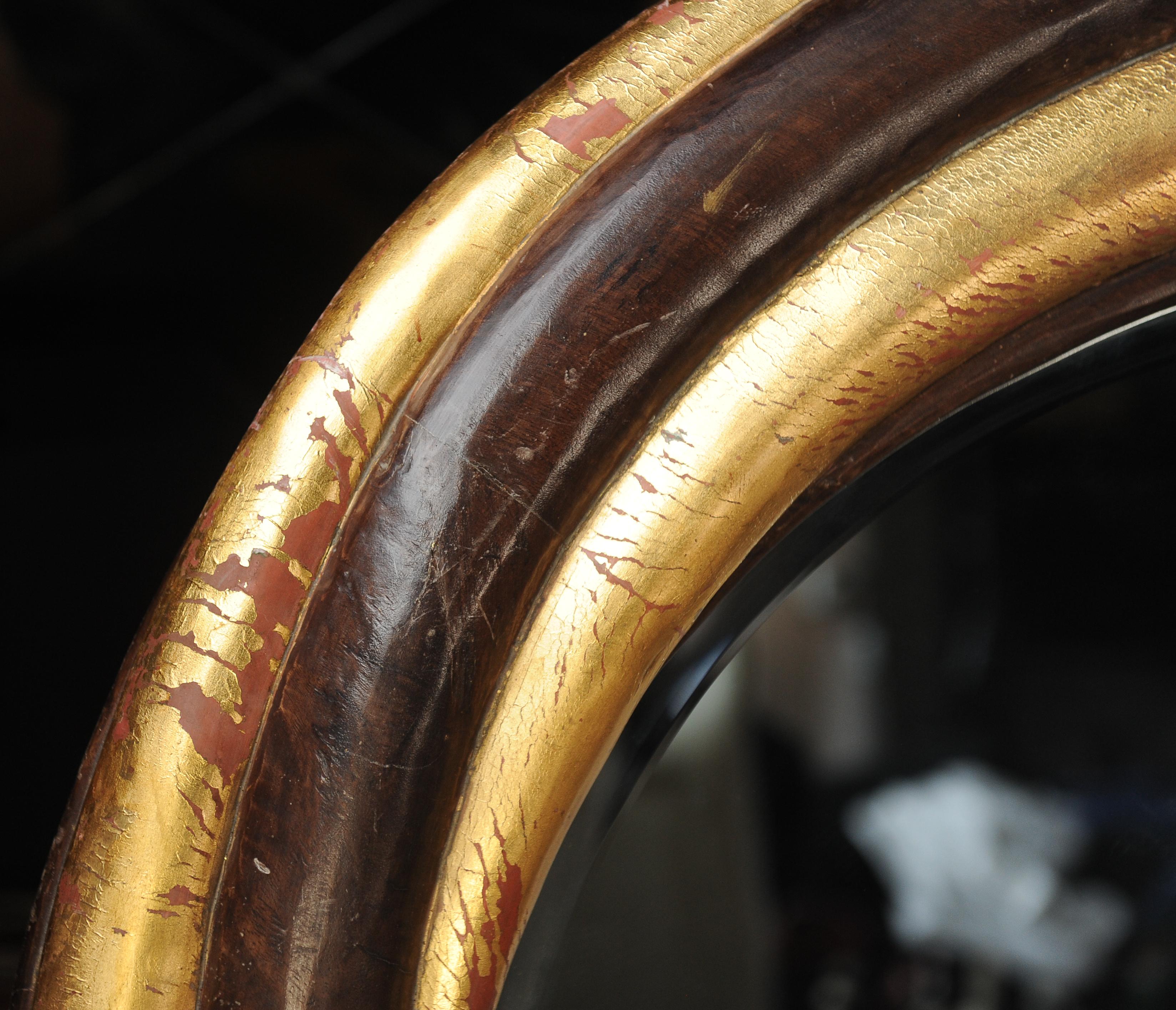 Antiguo Espejo de Pared Circular Victoriano de Madera Dorada con Cristal de Espejo Biselado Regencia en venta
