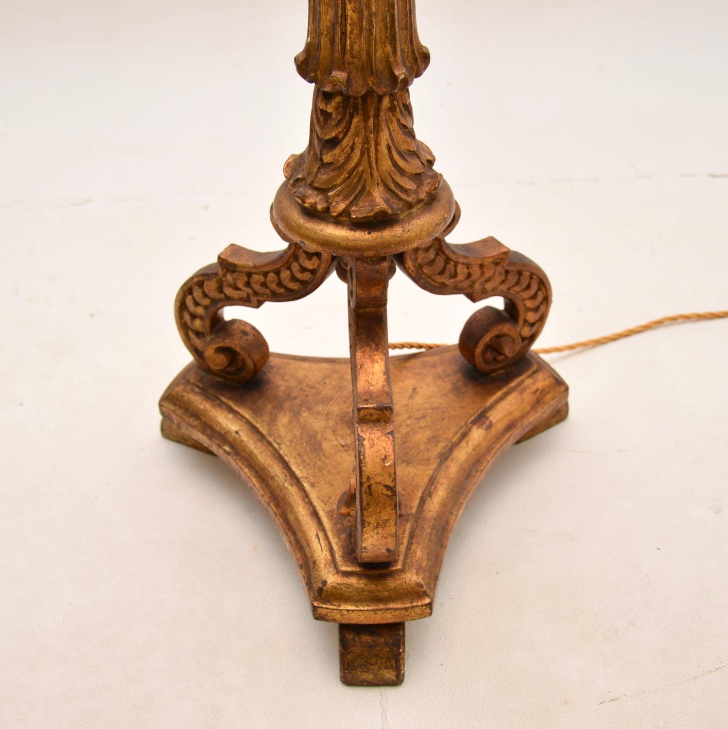 Fin du XIXe siècle Lampadaire antique victorien en bois doré en vente
