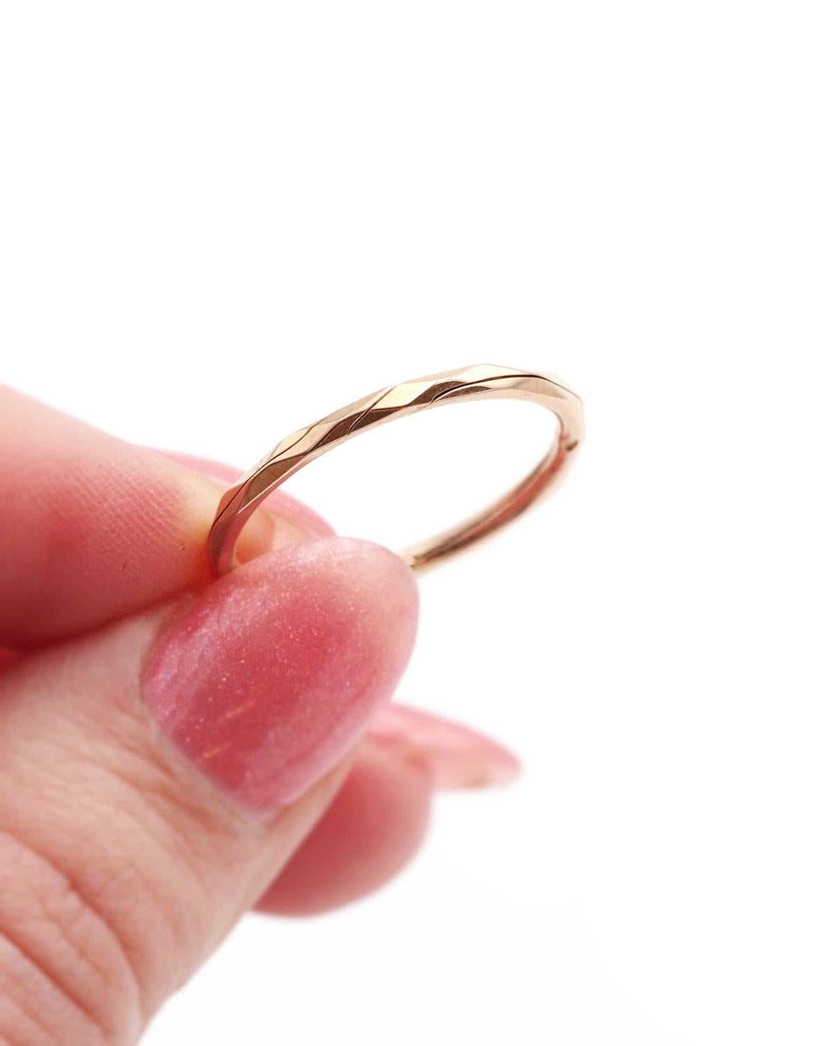 Victorian Antique victorian Gimmel ring, wedding band in 18k gold For Sale