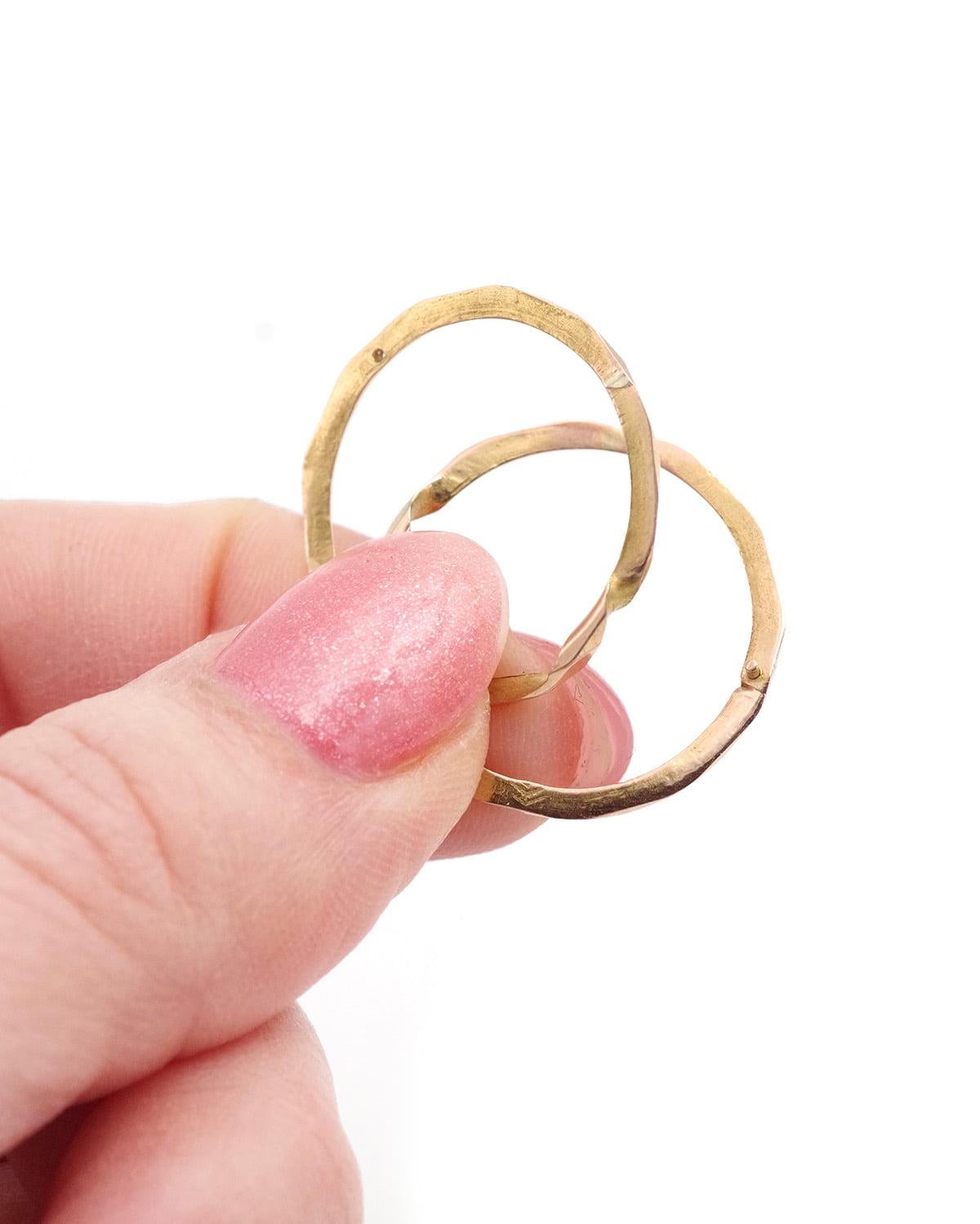 Antique victorian Gimmel ring, wedding band in 18k gold In Good Condition For Sale In PARIS, FR