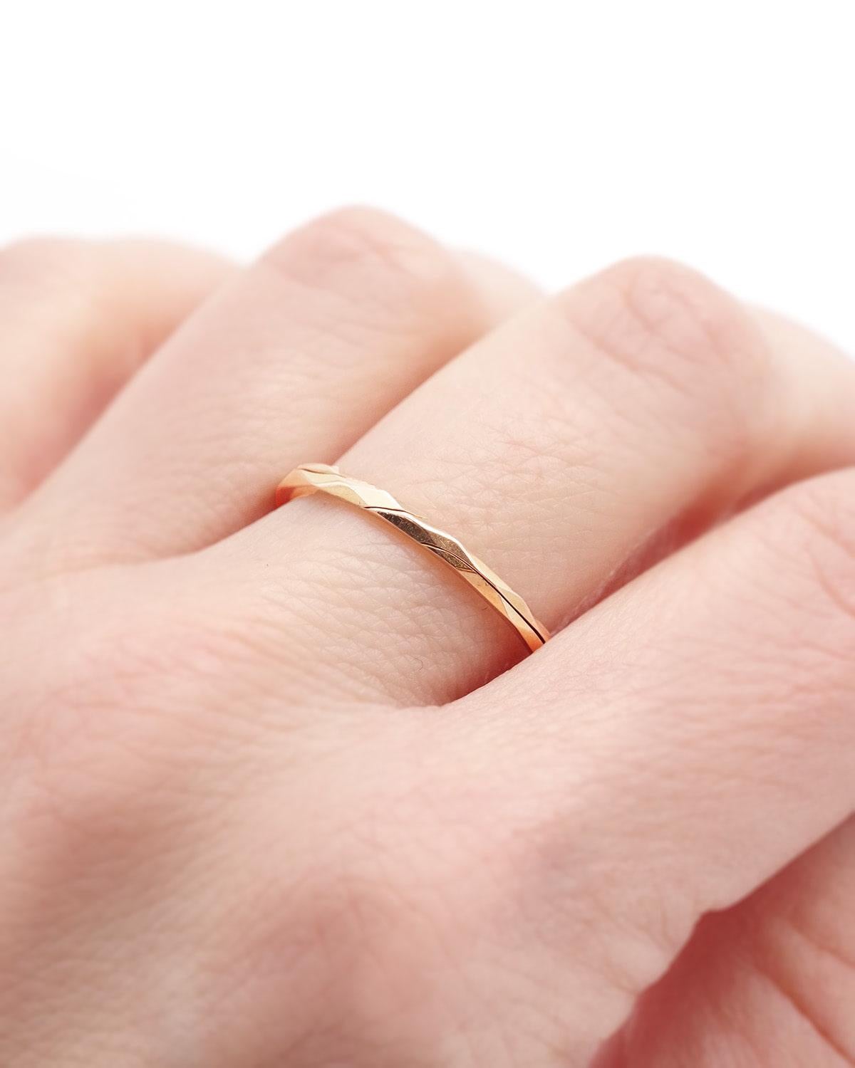 Antique victorian Gimmel ring, wedding band in 18k gold For Sale 1