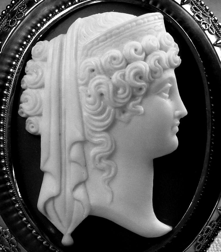 Museum Quality cameo depicting Hera, the Queen of Gods. Here she's portrayed in profile. She's wearing her crown called 