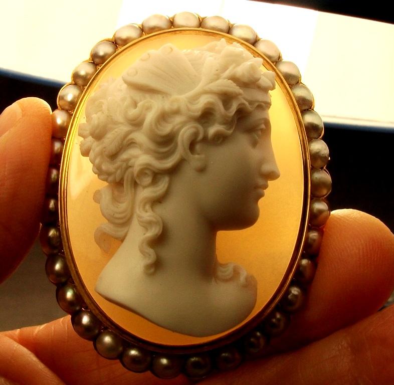 Oval Cut Antique Victorian Goddess Psyche Hard Stone Cameo Pendant Brooch For Sale