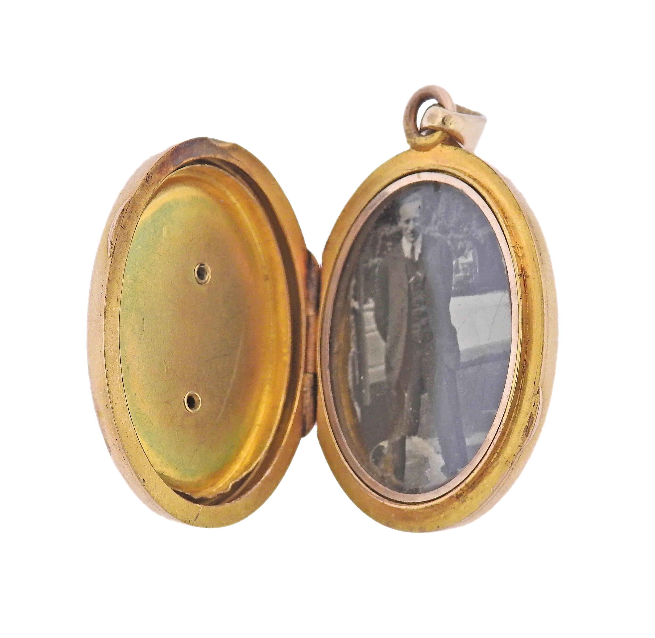 Antique Victorian Gold Amethyst Locket Pendant In Good Condition In New York, NY