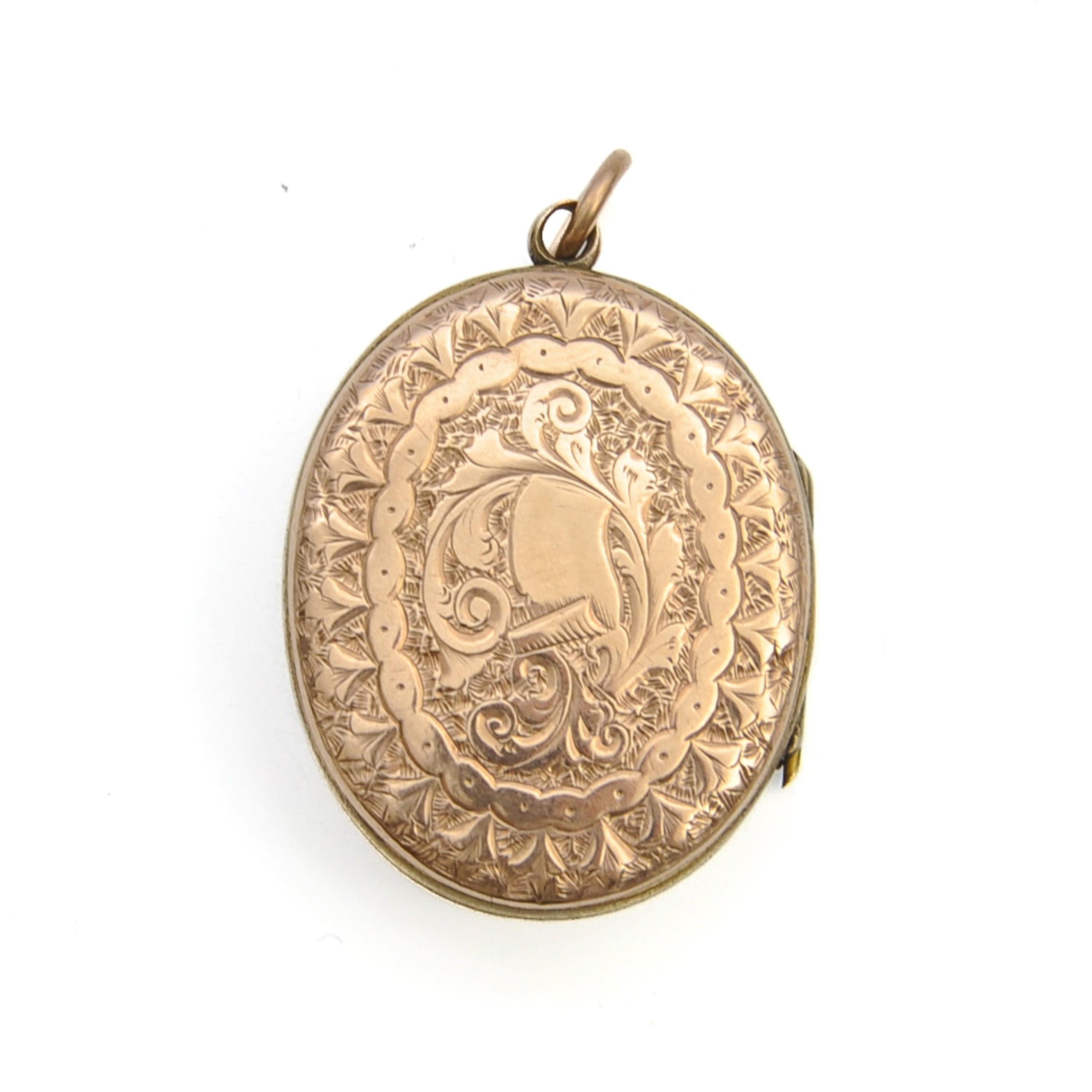 Victorien Ancien médaillon de deuil victorien en or et émail noir 'In Memory Of' (à la mémoire de) en vente