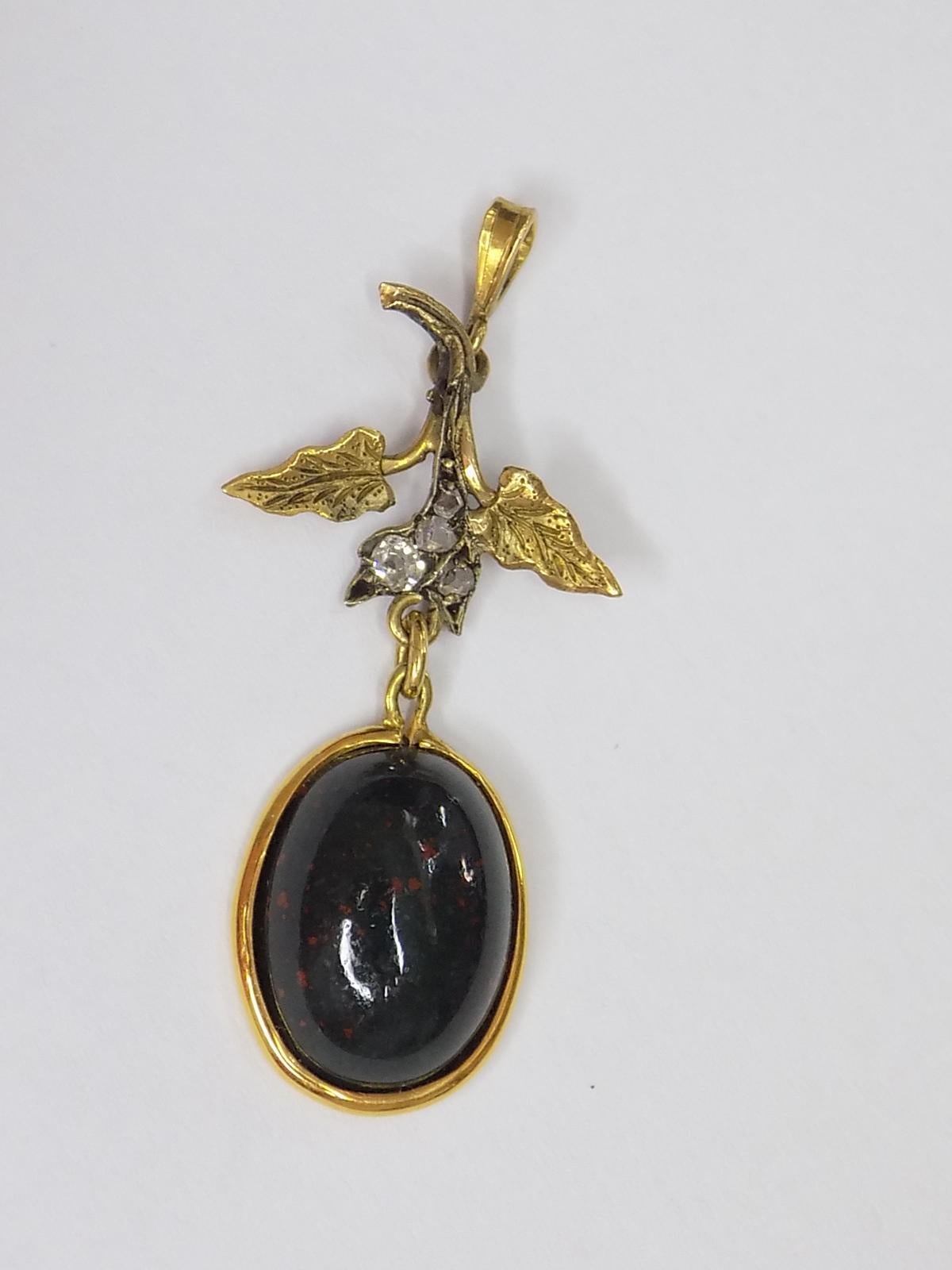 A lovely antique Victorian yellow gold, Rose cut Diamond and Bloodstone Agate pendant in shape  of the leaves and berry. The pendant complete with gold bale.

Drop including bale 37mm,
Width of the leaves 17mm.
Weight 2.0gr.

Tested - minimum 9