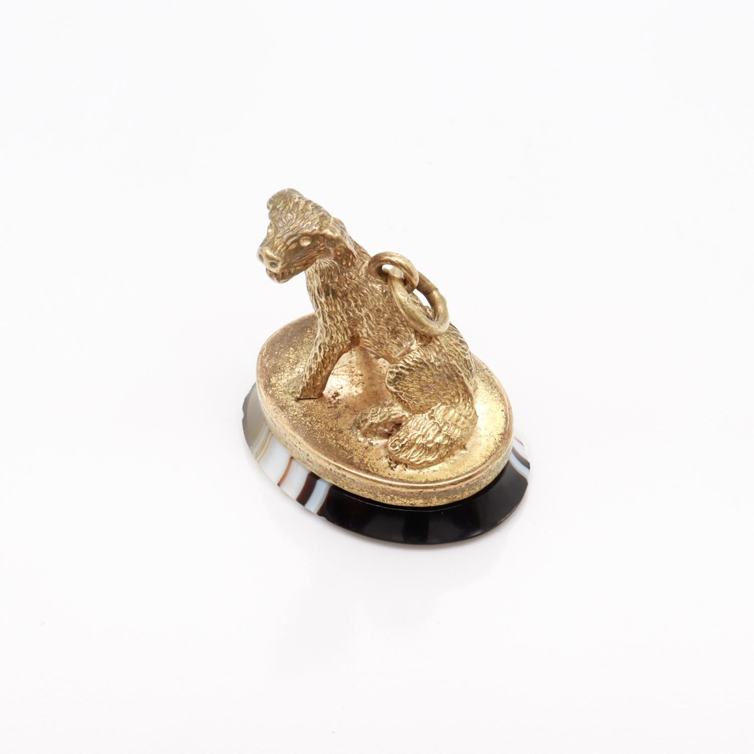 Antico sigillo / fodero vittoriano di agata cabochon a bande riempite d'oro raffigurante un cane spaniel in vendita 1