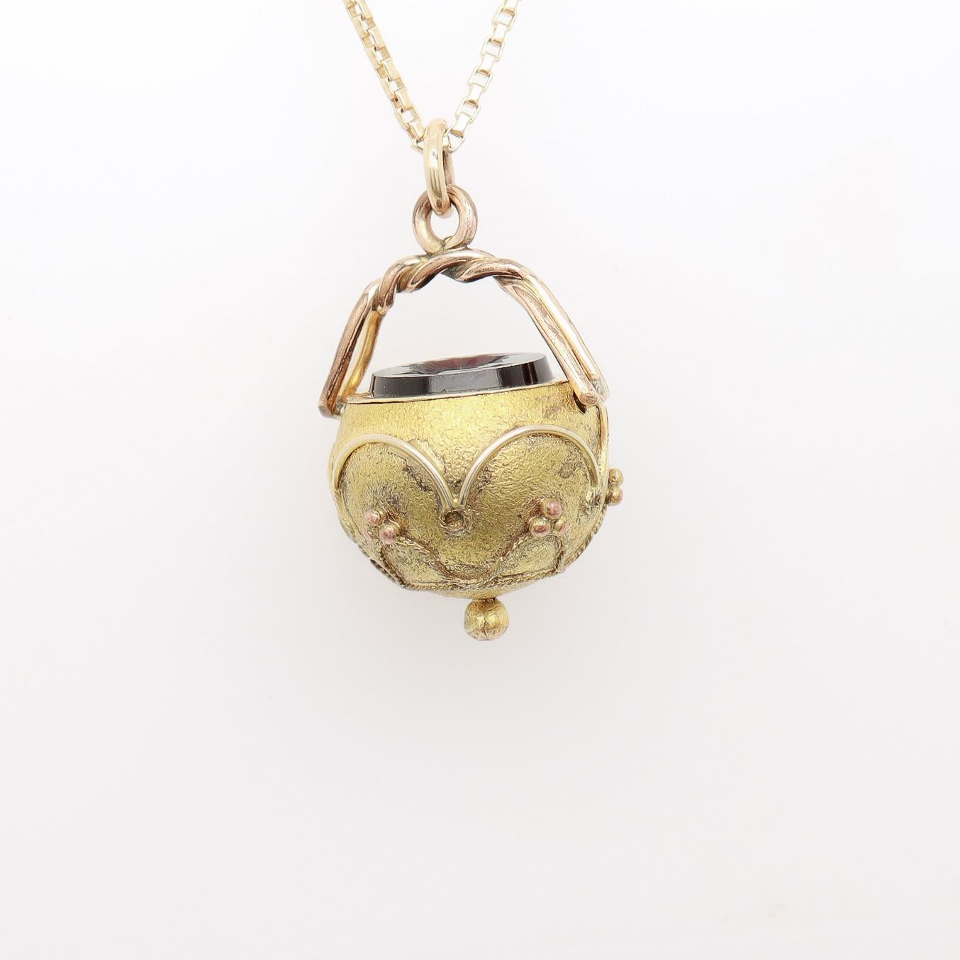 Antiker viktorianischer Gold Filled & Onyx Intaglio Charm für ein Charm-Armband für Damen oder Herren im Angebot