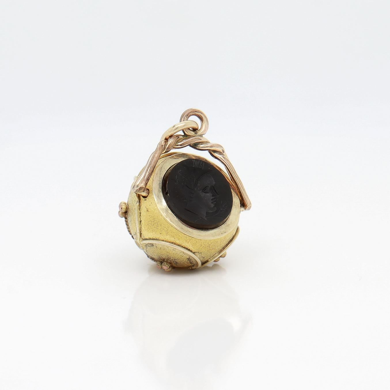 Antiker viktorianischer Gold Filled & Onyx Intaglio Charm für ein Charm-Armband im Angebot 1