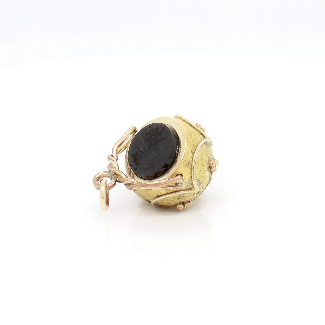 Antiker viktorianischer Gold Filled & Onyx Intaglio Charm für ein Charm-Armband im Angebot 3