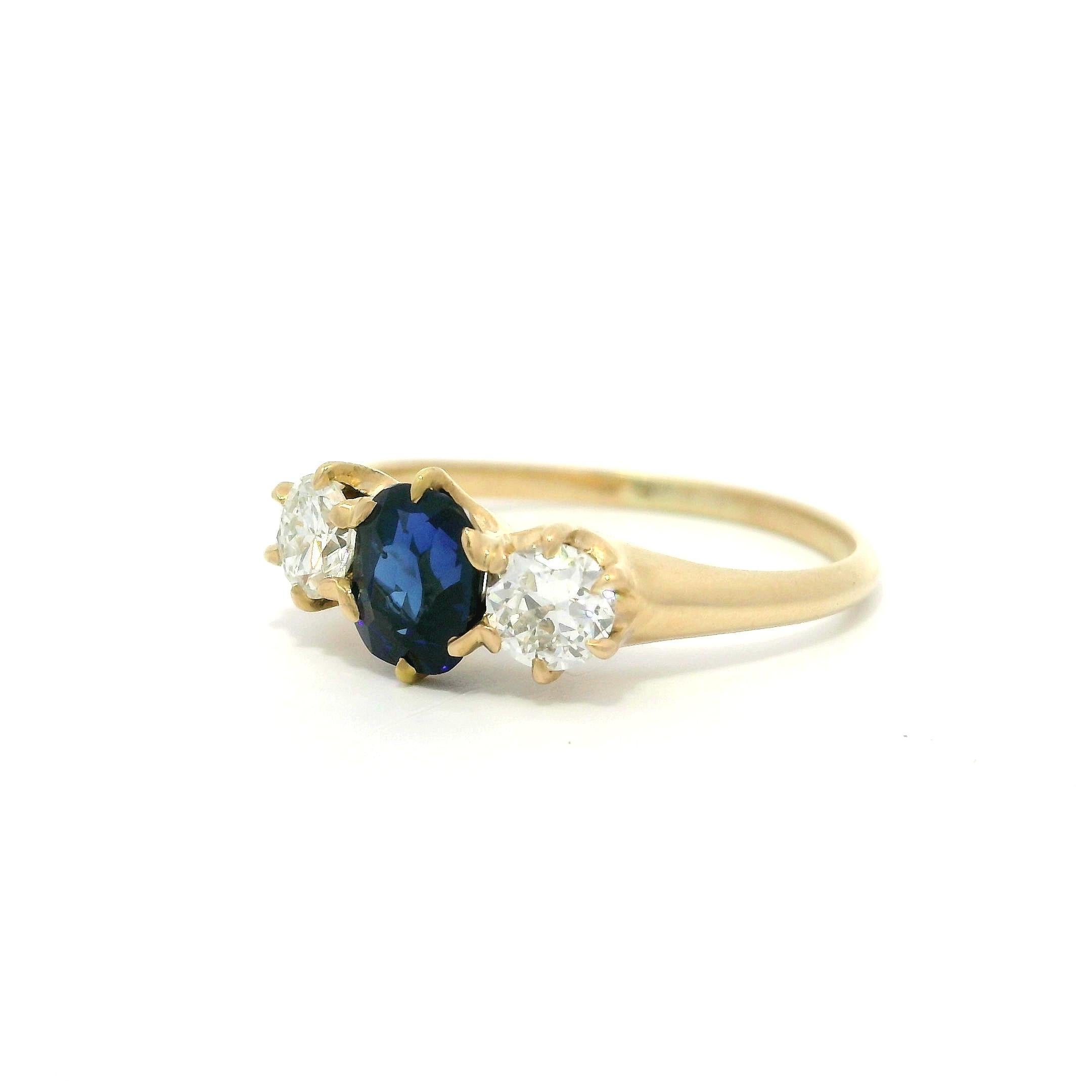 Antique Victorian Gold GIA 1.27ct Cushion No Heat Sapphire Diamond 3 Stone Ring im Angebot 3