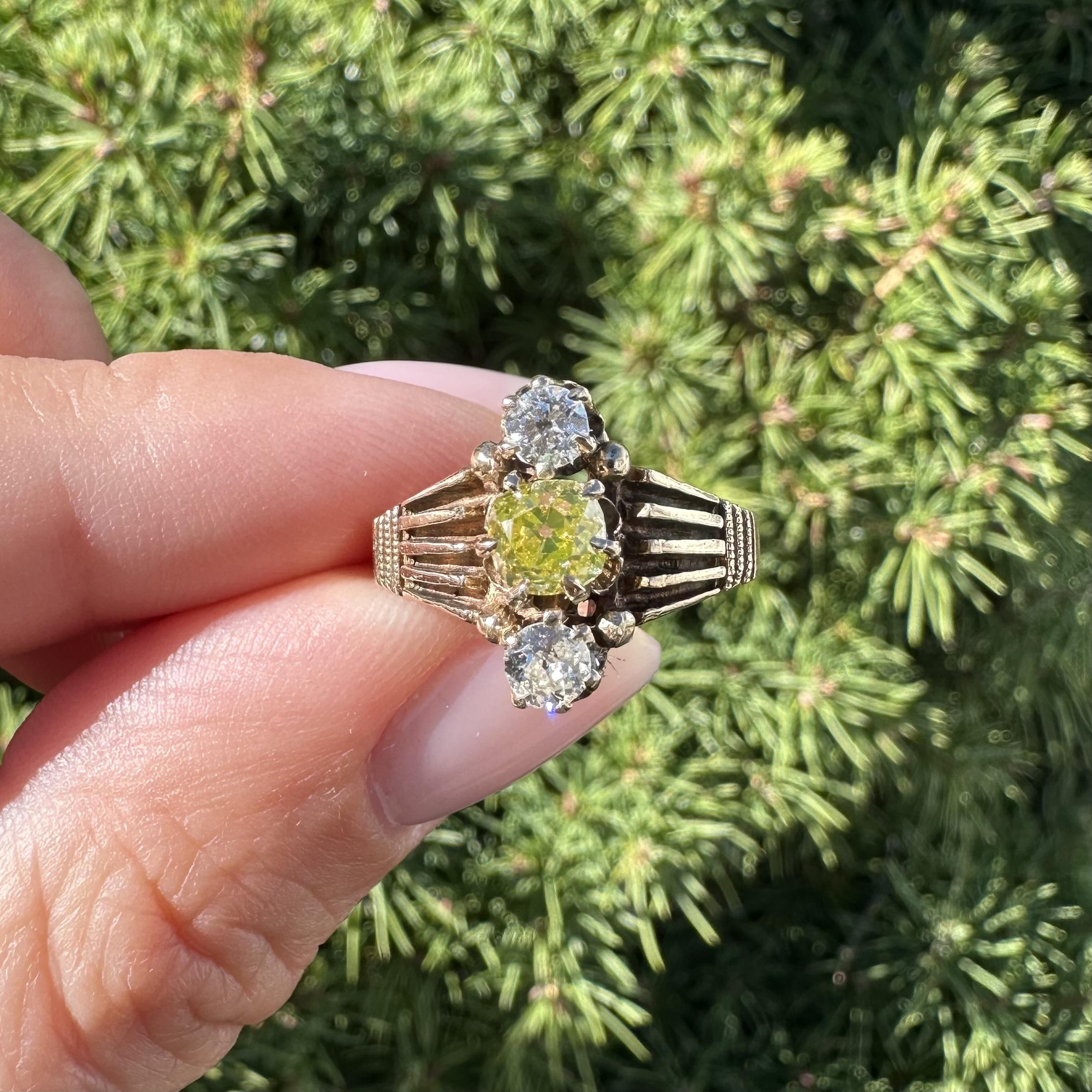 Anello antico vittoriano in oro GIA da .99ctw Fancy Intense Yellow Old Mine Cut Diamond in vendita 4