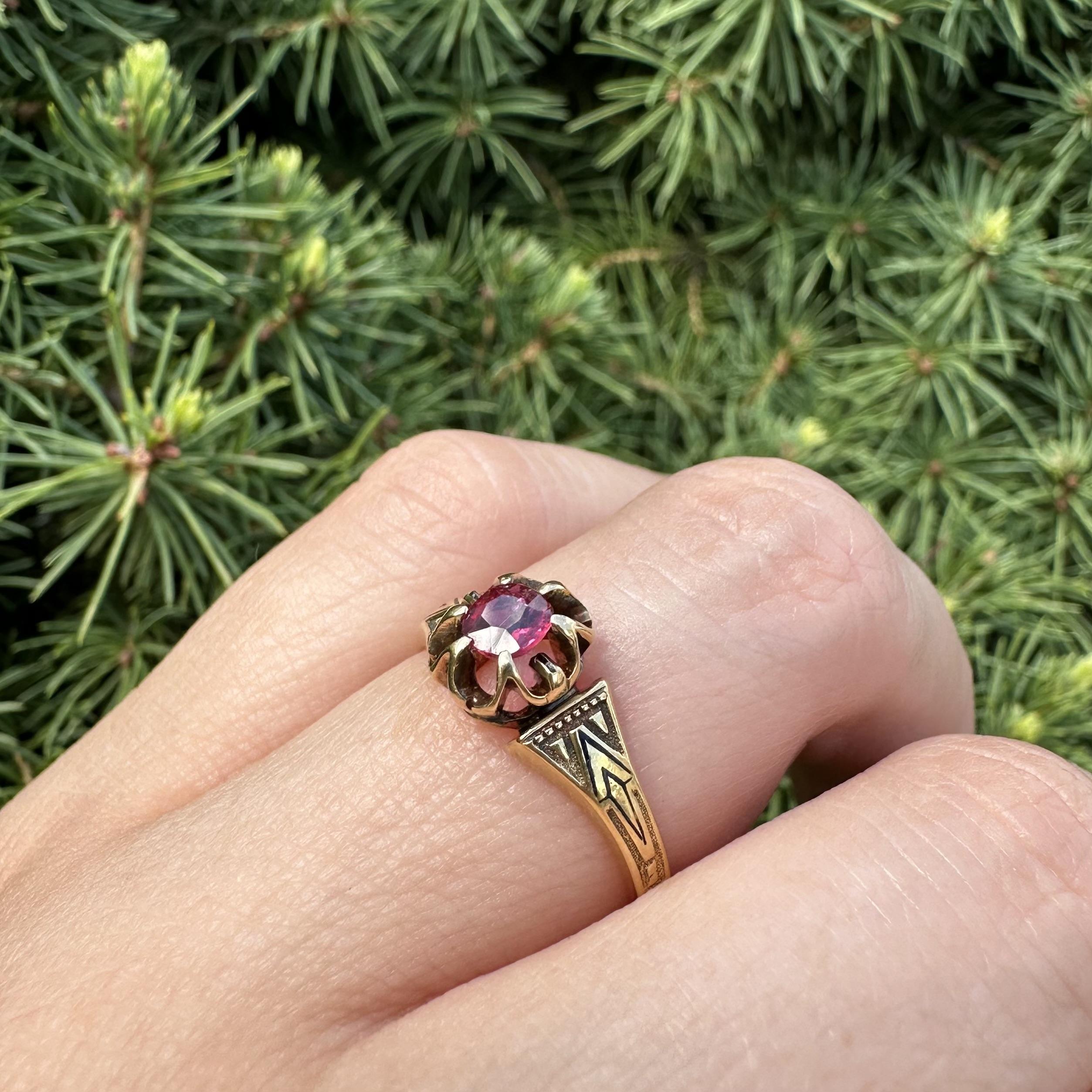 Bague ancienne victorienne en or GIA avec solitaire en rubis bouton d'or et détails en émail en vente 4