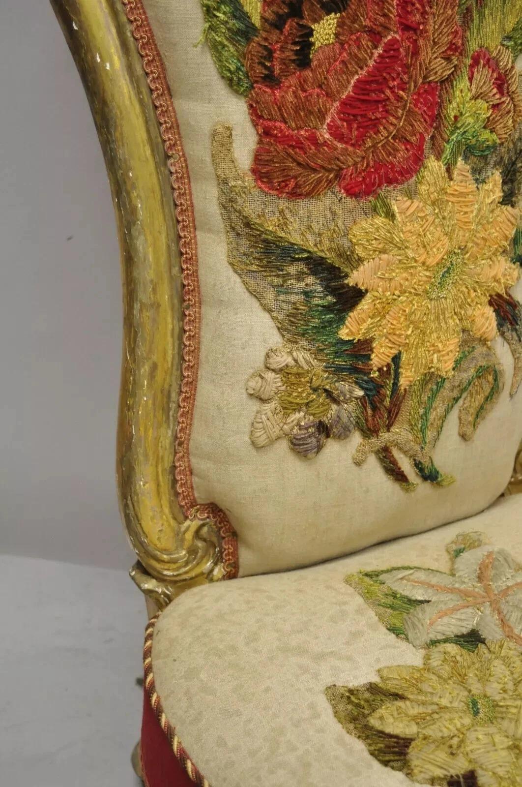 Antiguas sillas de salón rococó victorianas de madera dorada dorada - un par en venta 3
