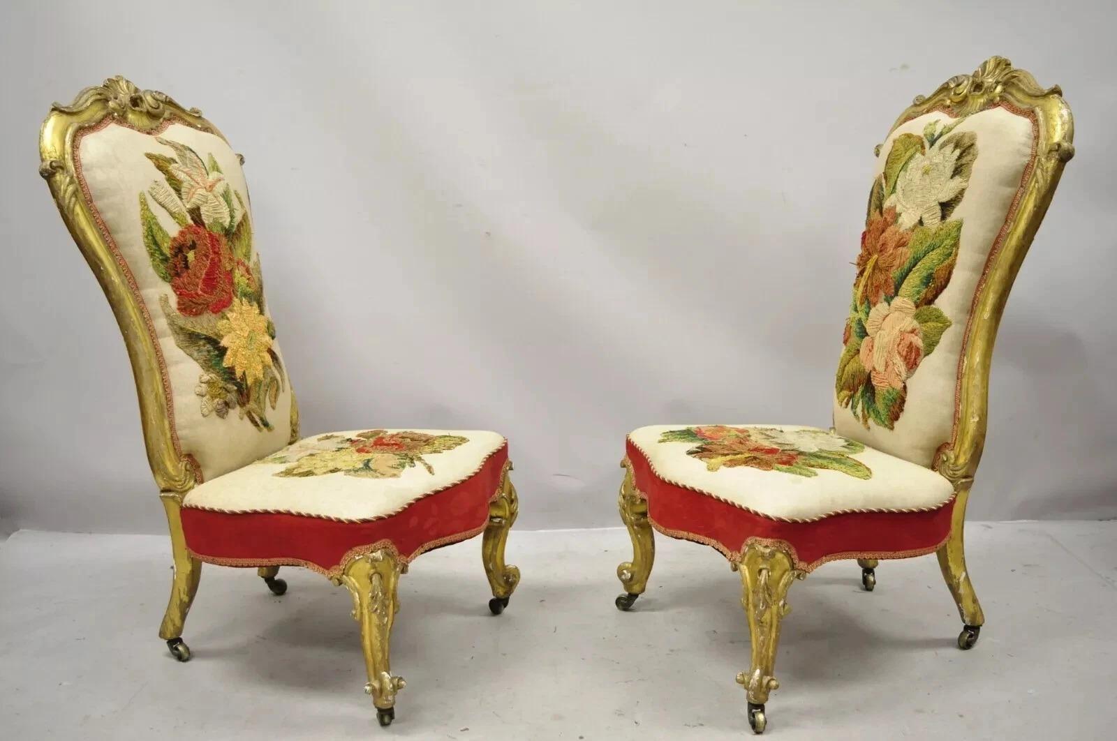 Antiguas sillas de salón rococó victorianas de madera dorada dorada - un par en venta 4