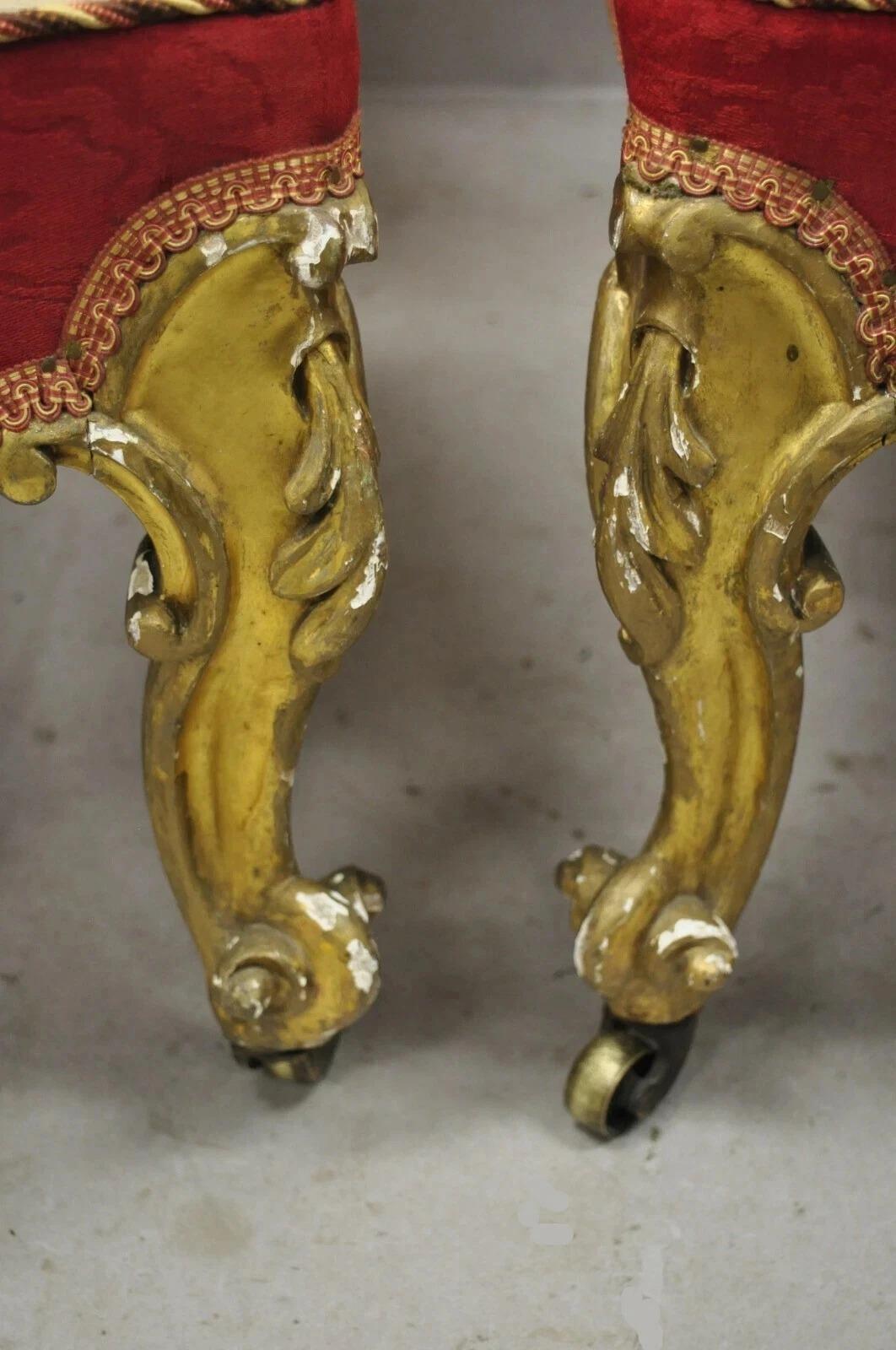Antiguas sillas de salón rococó victorianas de madera dorada dorada - un par en venta 1