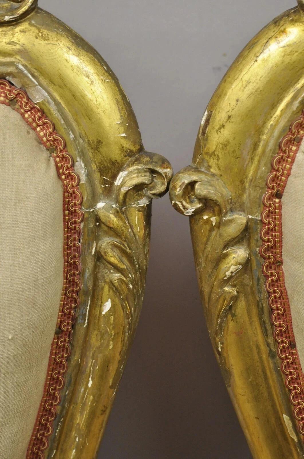 Antiguas sillas de salón rococó victorianas de madera dorada dorada - un par en venta 2