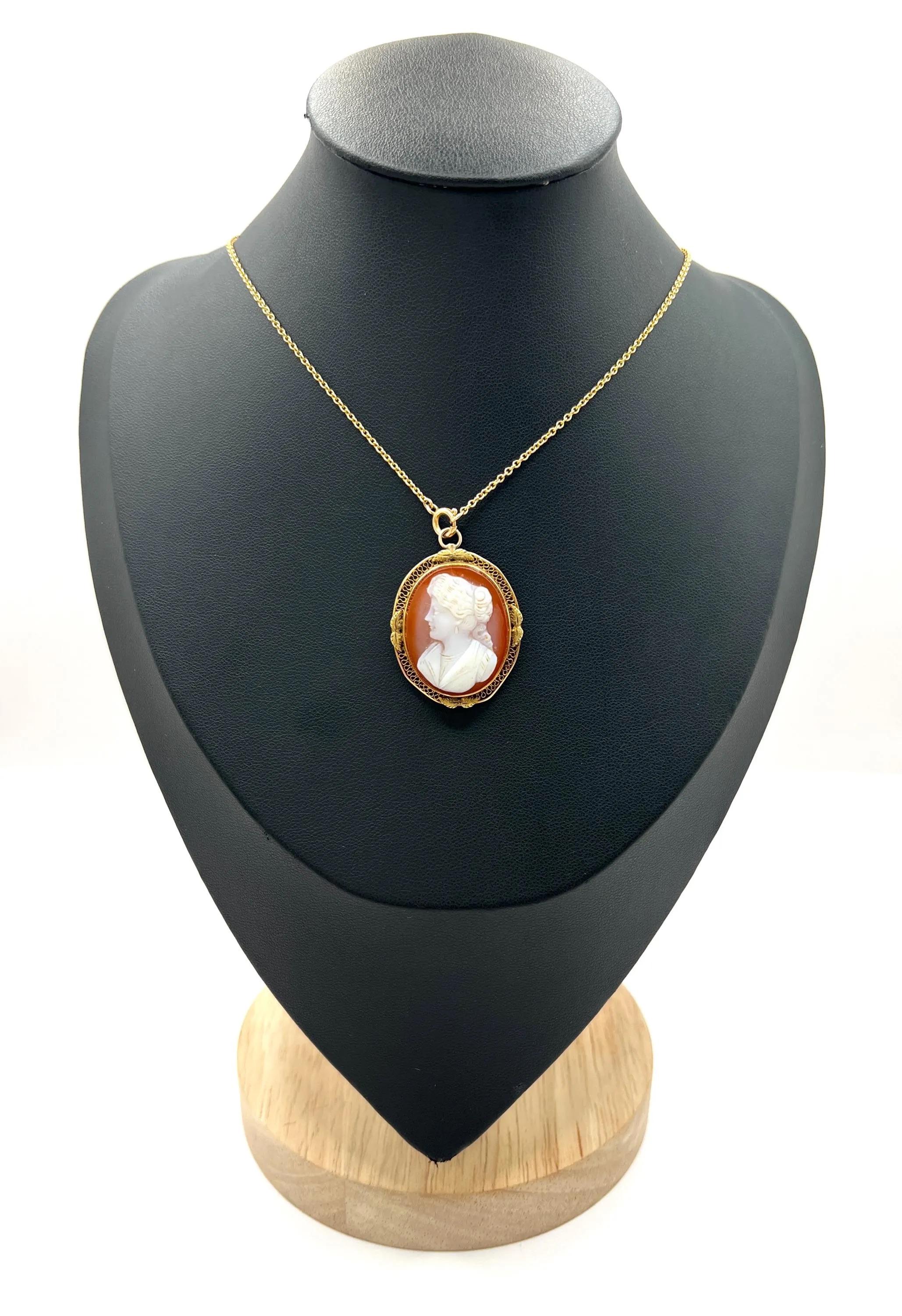 Victorien Broche victorienne ancienne avec pendentif camée en pierre dure dorée en vente