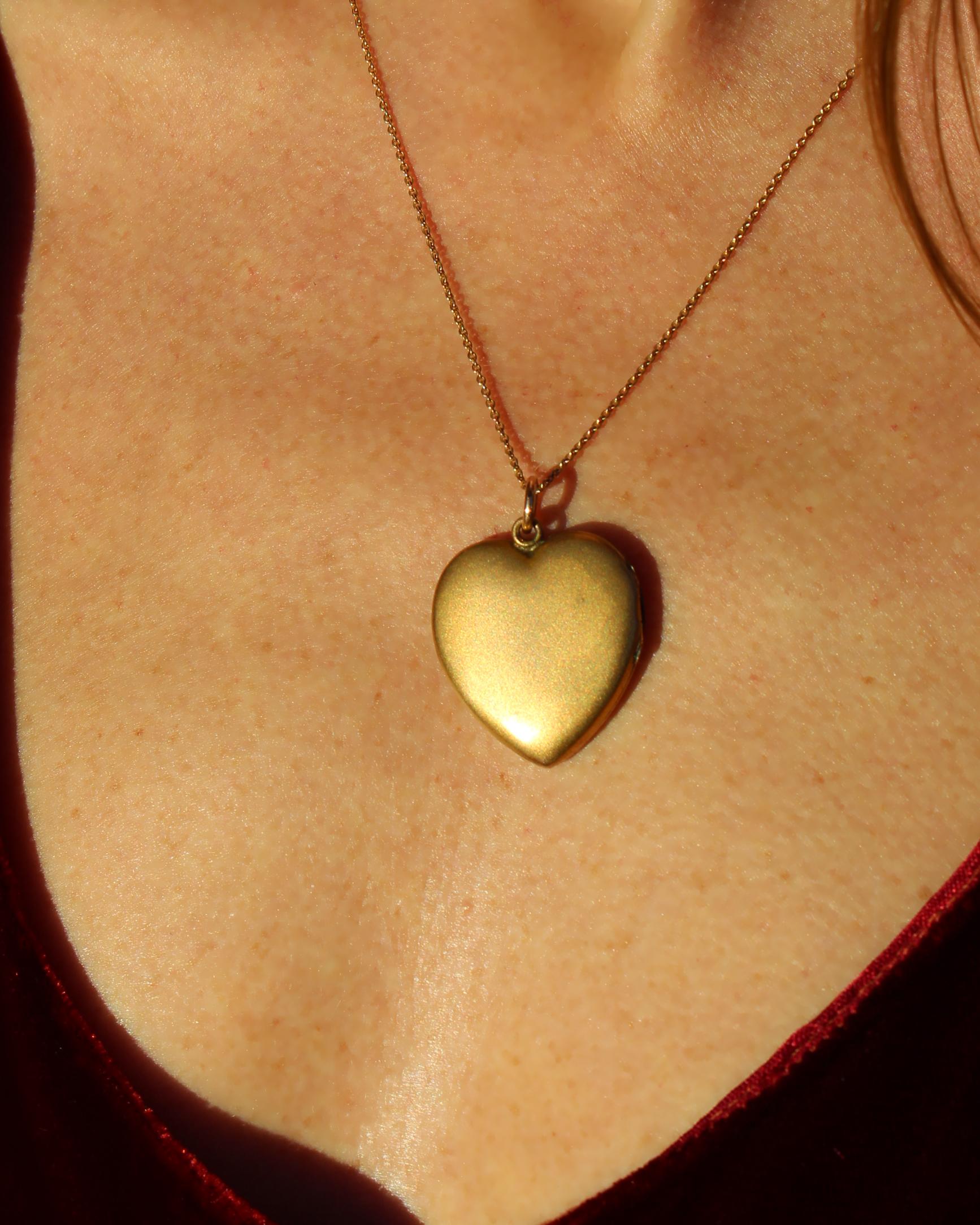 Antique Victorian Gold Heart Locket In Excellent Condition In New York, NY