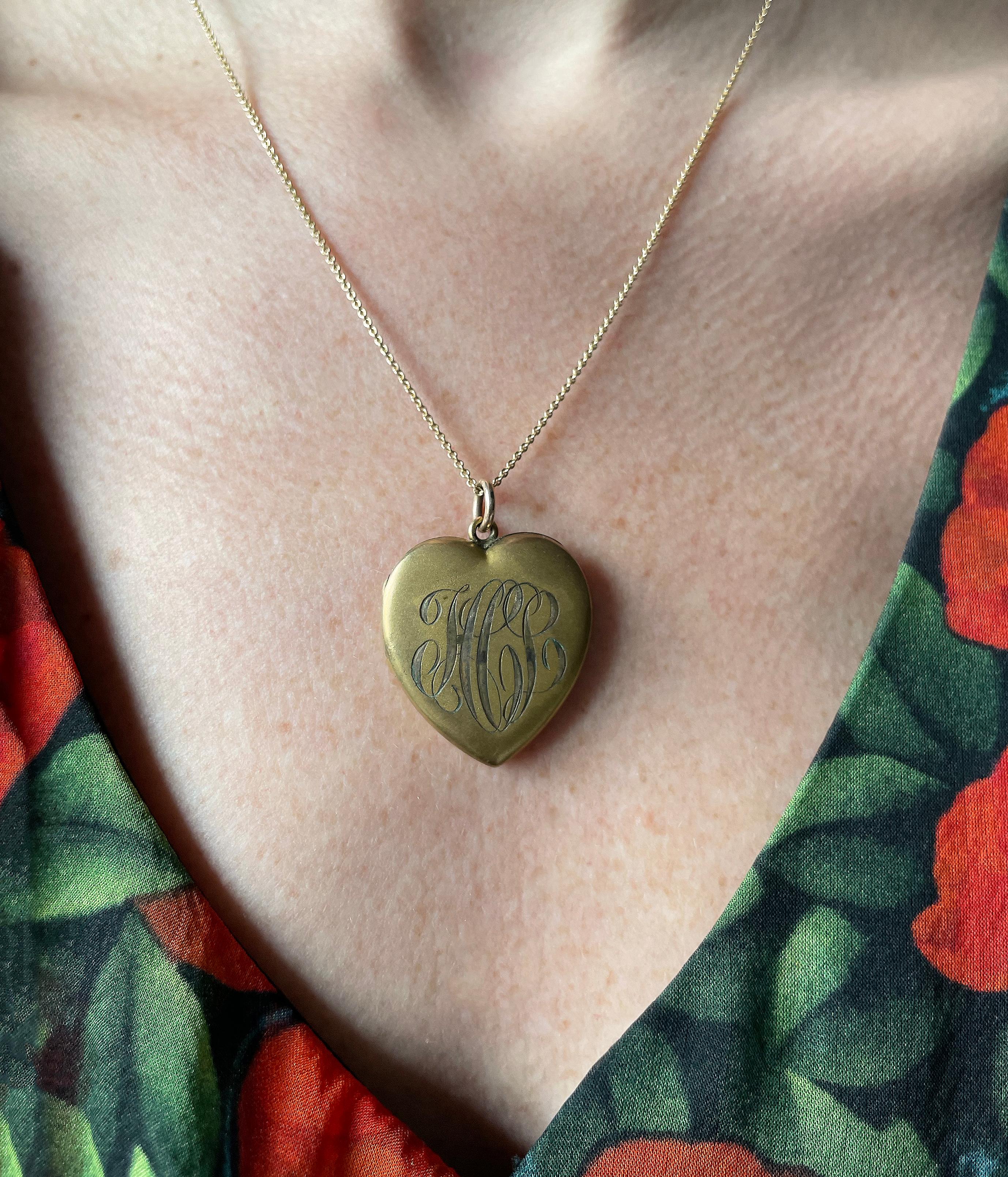 Antique Victorian Gold Heart Locket 5