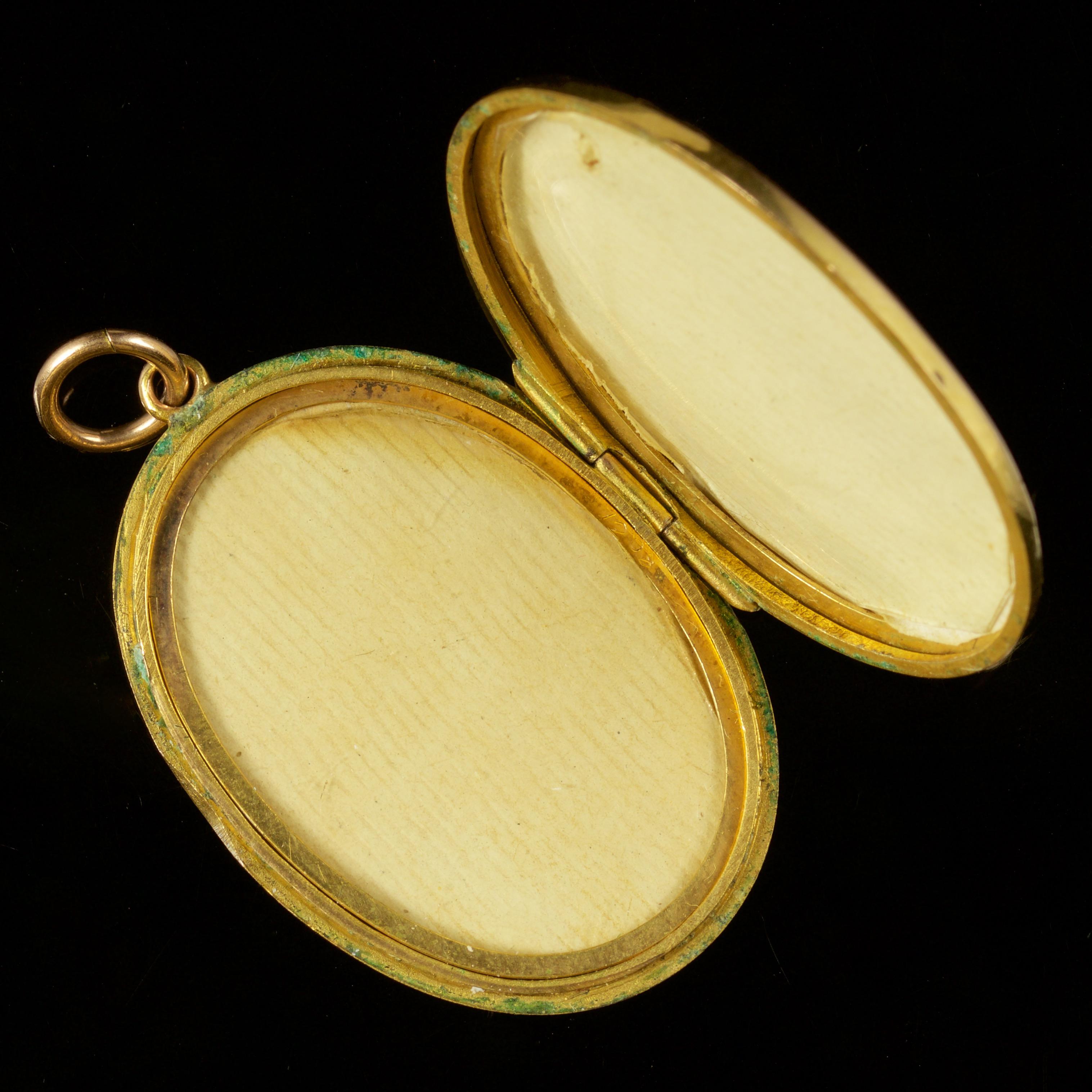 Women's Antique Victorian Gold Locket 9 Carat, circa 1900
