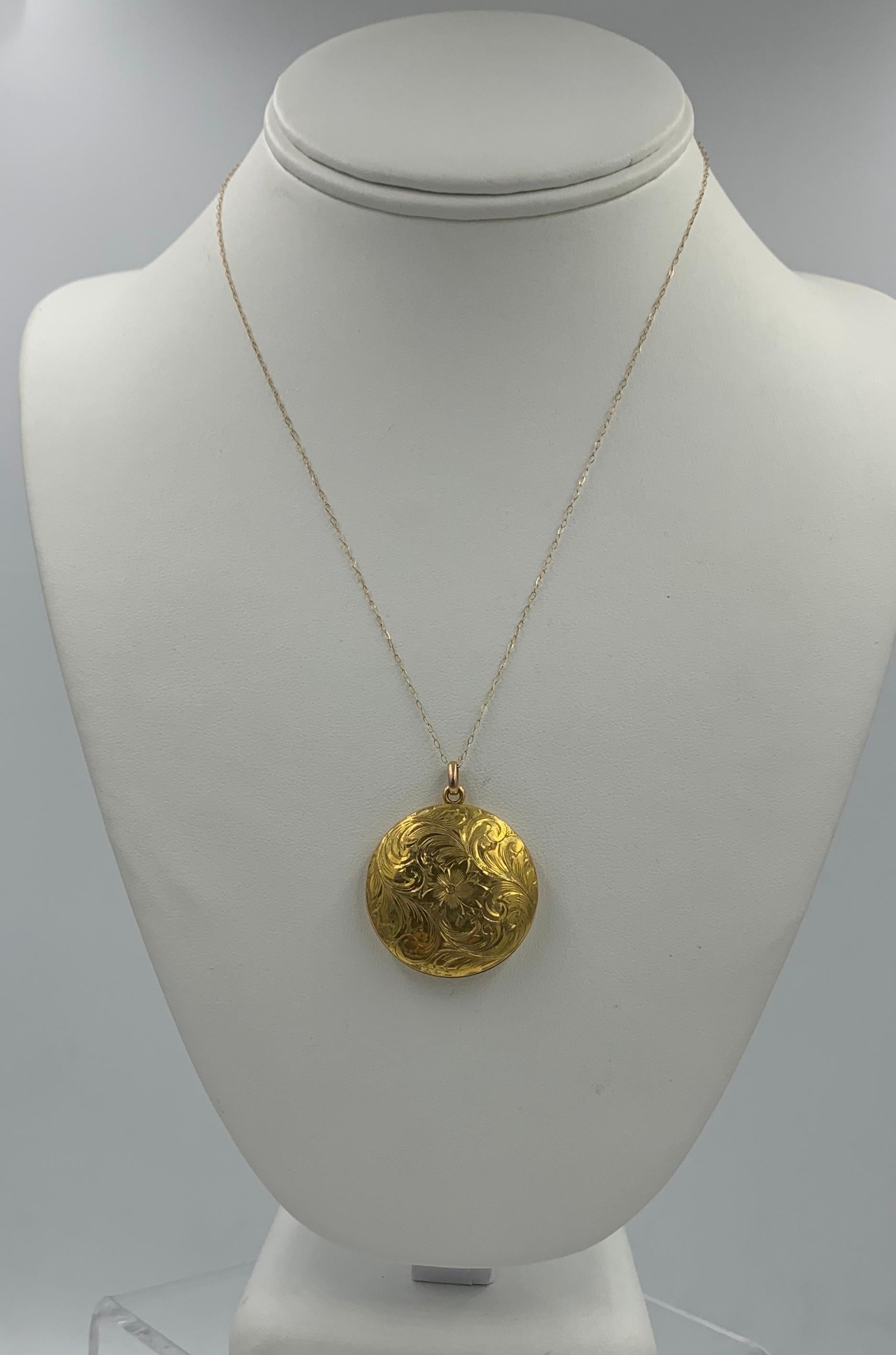 Antique Victorian Gold Locket Pendant Flower Motif Engraved Monogram In Excellent Condition For Sale In New York, NY