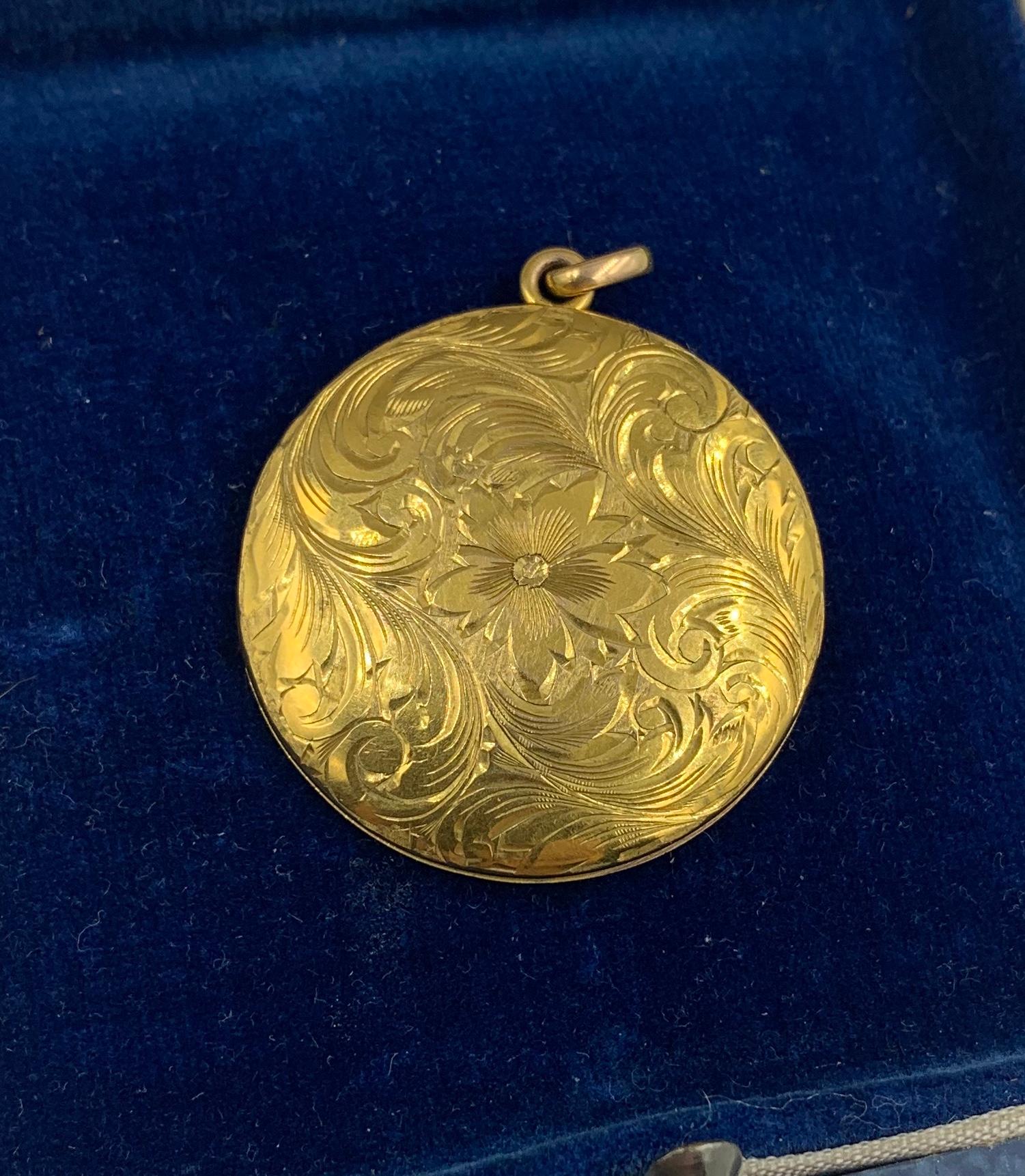 Women's Antique Victorian Gold Locket Pendant Flower Motif Engraved Monogram For Sale