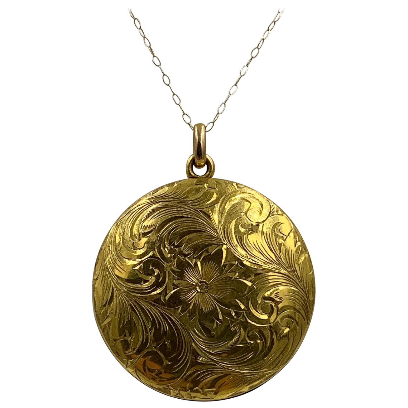 Pendentif médaillon victorien ancien en or avec monogramme gravé à motif de fleurs