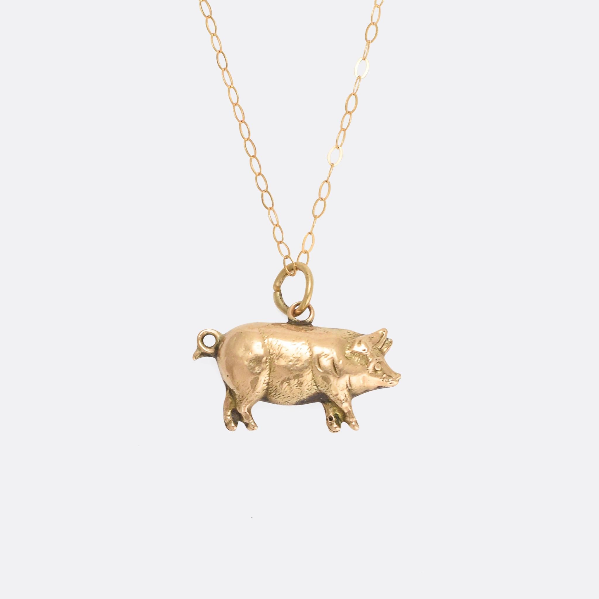 A cute antique lucky pig charm pendant in 9 karat gold. It dates from the very end of the 19th Century, with clear English hallmarks dating from the year 1898.

MEASUREMENTS 
18.8 x 11.7mm

WEIGHT 
0.8g

MARKS 
English hallmarks for 9k gold,