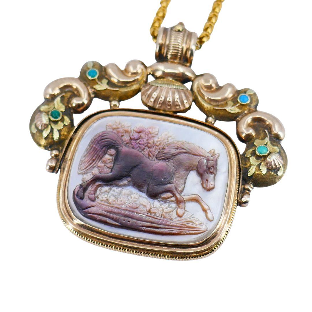 Collier victorien ancien avec pendentif équestre en nacre d'or Pour femmes en vente
